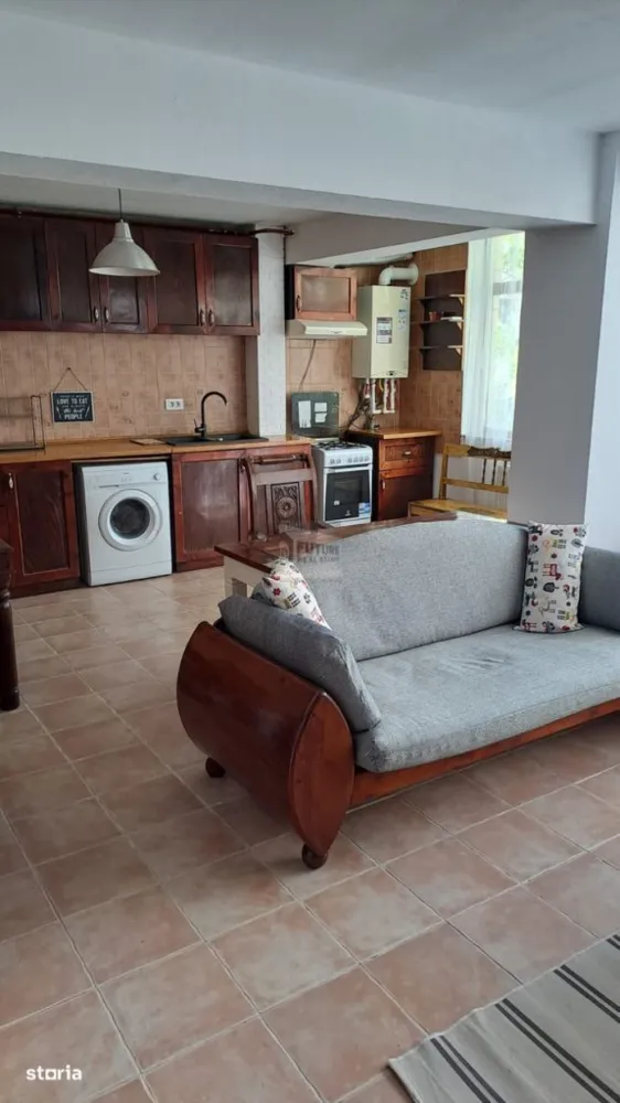 Lux, Natură și Confort: Apartament în Vilă Boutique lângă Tineretului - Te-ai săturat de blocurile gri și aglomerate? Imaginează-ți cum este să locuiești într-o vilă nouă, unde materialele naturale și tehnologia de ultimă oră se întâlnesc pentru a crea "acasă". De ce să alegi acest apartament? Locație Premium: La doar 3 minute de Parcul Tineretului și 7 minute de Metrou (Brâncoveanu/Eroii Revoluției). Design Distins: 72 mp finisați cu piatră, marmură și lemn masiv. Plus un șemineu electric pentru seri de poveste! 🛋️🔥 Dotări de Top: Centrală smart (Wi-Fi), AC Inverter, Smart TV mare, mașină de spălat vase ȘI uscător de rufe separat. Relaxare la curte: Acces la foișor cu grătar și spațiu verde. Ai bicicletă? Avem rack dedicat! 🚲 📍 Preț: 700 Euro / lună 📞 Detalii și vizionări:0751521504 #ÎnchiriereBucurești #ApartamentDeLux #ParculTineretului #BoutiqueLiving #Proprietar #RealEstateRomania