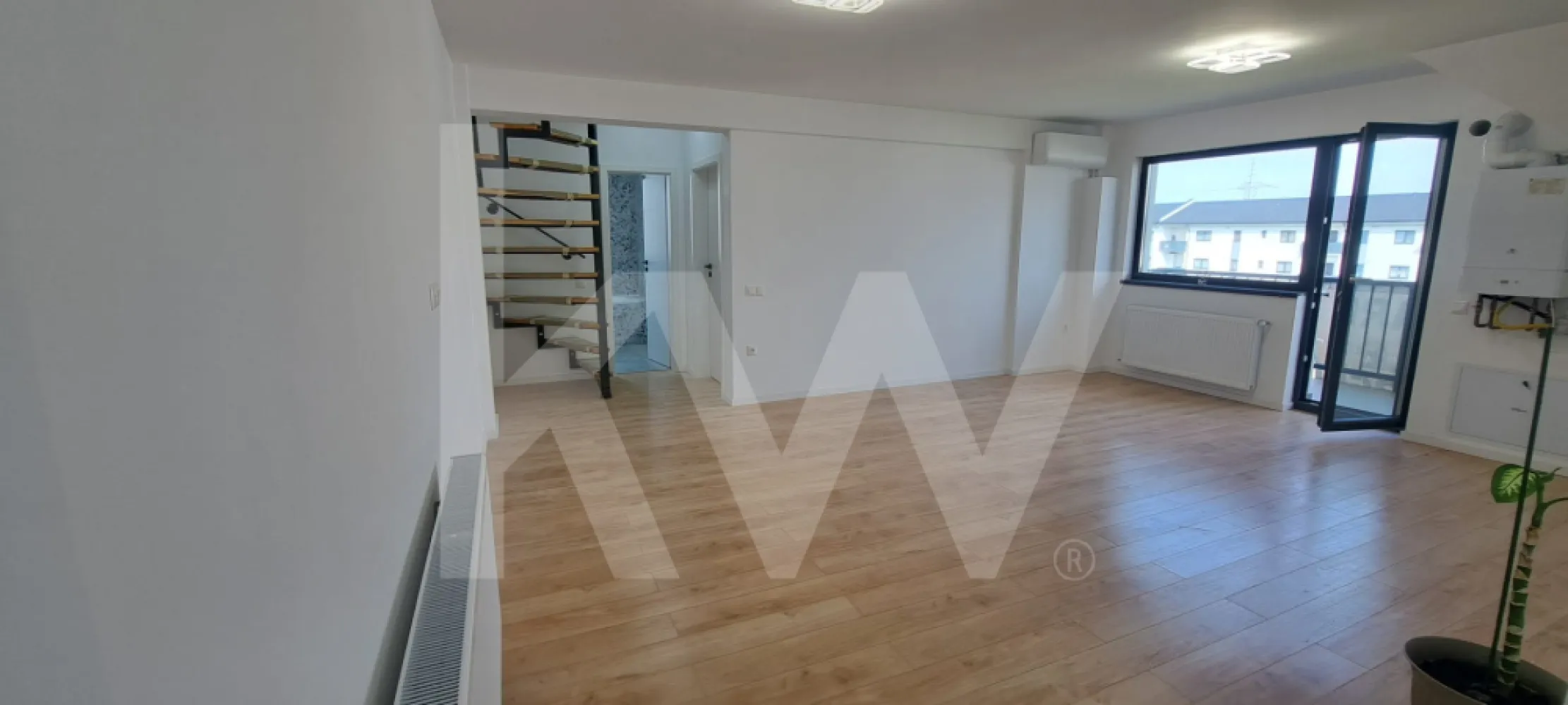 Apartament 3 camere , pe doua niveluri , in imobil cu lift - Apartament 3 Camere pe 2 Niveluri | Design Modern & Lift
O locuință plină de stil, finisată premium și gata să devină „acasă”!

Îți dorești un spațiu aerisit, care să iasă din tiparele apartamentelor clasice? Îți propunem un apartament deosebit, dispus pe două niveluri, situat într-un imobil nou dotat cu lift, unde confortul se întâlnește cu designul modern.

🏠 Configurație Inteligentă & Spațioasă:
Nivelul 1: Un open-space generos și luminos pentru momente de relaxare, un dormitor primitor și o baie utilată modern. De aici ai acces și către balconul mare, ideal pentru cafeaua de dimineață.

Nivelul 2: Intimitate deplină pe scara interioară. Vei găsi un al doilea dormitor spațios, o a doua baie modernă și un spațiu de depozitare esențial pentru o casă organizată.

💎 Dotări și Avantaje:
Finisaje Moderne: Totul a fost ales cu atenție la detalii, oferind un aspect contemporan și elegant.

Climatizare: Dotat cu aer condiționat pentru confortul tău în orice anotimp.

Facilități: Imobil dotat cu lift, oferind un acces facil și un plus de valoare proprietății.

Compartimentare: Ideal pentru familii sau pentru cei care lucrează de acasă și au nevoie de un birou separat la etaj.

Plus-valoare: Dublarea băilor și separarea zonei de zi de cea de noapte oferă un nivel de confort rar întâlnit la apartamentele standard.

📞 Ești gata să te muți? Această proprietate trebuie văzută pentru a fi apreciată la adevărata sa valoare.
Contactează-ne astăzi pentru a programa o vizionare!

#vanzare#apartament3camere#