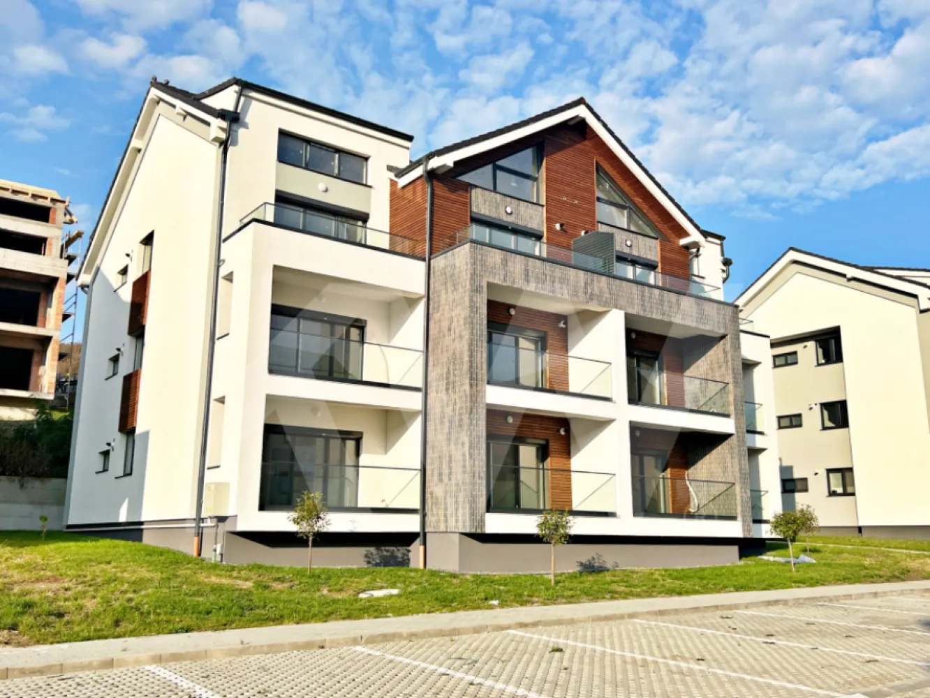 Apart. cu 2 cam. pe două nivele, cu logie. Vilă design modern în Cristian-Sibiu