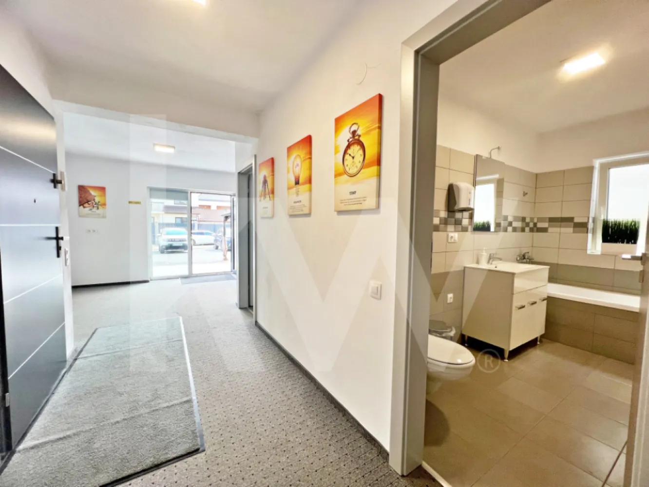 Casă mare cu teren generos – perfect împărțită pentru birouri sau 4 apartamente - Într-o zonă liniștită foarte aproape de Sibiu,  în anul 2017, a prins contur o casă cu potențial, cu mult potențial. O casă gândită nu doar pentru confort, ci și pentru viitor. O construcție bine făcută, acoperită cu țiglă și împărțită cu grijă, care astăzi oferă găzduire pentru spații de birouri dar își caută următorul proprietar. 

Poate fi mai mult decât o locuință – este o oportunitate. O casă care poate deveni, cu ușurință, un imobil cu 4 apartamente complet funcționale. Fiecare cu living și bucătărie, baie și dormitor. Perfect pentru o familie mare, pentru închiriere, pentru investiție – sau, pur și simplu, pentru cineva care înțelege potențialul.

La parter:

Pășești în holul generos (14,64 mp), unde lumina naturală te îmbie să explorezi mai departe. Din el, se ramifică două lumi. Pe trepte placate frumos urci la etaj iar pe o ușă metalică de apartament intri în spațiul de la parter. 

Cum intrii pe dreapta, poate fi amenajat un dormitor primitor de 14 mp, iar în față un dressing spațios și o baie elegantă. În stânga e biroul  care poate deveni lejer o zonă de zi. Dacă facem stânga, în cealaltă parte se poate mobila un living vast de aproape 35 mp ce te îmbie la serile lungi în familie, iar bucătăria spațioasă (14 mp) își așteaptă următorul bucătar pasionat.

În spatele casei, terasa, completează povestea parterului, aducând aer și deschidere în fiecare zi.

Urcând pe casa scării – gândită perfect pentru o împărțire în apartamente – descoperi un etaj cu propria lui personalitate.

Și aici, două apartamente pot prinde viață: fiecare cu living, bucătărie, baie și dormitor, fiecare cu acces la balcon. Un living de 29 mp într-o parte, altul de 19 mp în cealaltă, cu zone de bucătării luminoase, dormitoare primitoare și băi amenajate cu grijă.

Podelele sunt acoperite cu mochetă moale, perfectă pentru pași de copii, seri liniștite sau dimineți de weekend petrecute în tihnă.

Detalii care contează:

În spatele casei se întinde o curte liberă de aproximativ 600 mp – un loc care îți oferă spațiu să respiri, să visezi și să creezi.

Poți construi garaje, foișor, loc de joacă pentru copii sau, de ce nu, o mică grădină urbană. Este o curte care îți oferă intimitate și posibilități – rară, valoroasă, așteptând să fie pusă în valoare.

Această casă nu este doar despre spațiu – ci despre potențial. Este pentru cel care visează la o investiție sigură. Sau pentru acea familie extinsă care vrea să fie împreună, dar și separat. Este pentru antreprenorul care înțelege cum poate valorifica fiecare colț.

Casa e pregătită. Povestea e scrisă pe jumătate. Tu ești finalul.
Contactează-ne și hai să o vezi cu ochii tăi. Viitorul locuiește aici!


