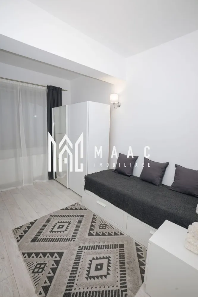 Apartament de vanzare 3 camere - Apartament unic cu 3 camere – zonă centrală, Râmnicu Vâlcea CP2905969

MAAC Imobiliare vă propune spre vânzare un apartament deosebit, situat în zona centrală a orașului Râmnicu Vâlcea, într-un bloc nou, construit în anul 2012.

📍 Localizare: zona Kaufland, bloc RO
🏢 Etaj: 1 din 8
🏗 An construcție: 2012

Detalii proprietate:

Suprafață utilă: 92 mp

Suprafață totală (cu balcon): 102 mp

Compartimentare: decomandată

Camere: 3

Compartimentare:

Living generos de 38 mp

Bucătărie separată

2 dormitoare

2 băi

Terasa de 10MP

Caracteristici și dotări:

Se vinde complet mobilat și utilat

Mobilier de calitate superioară

Parchet, gresie și faianță

Centrală termică proprie

Masina de Spalat Rufe

Finisaje moderne, bine întreținute

Avantaje:

Toate camerele au vedere spre Apus

Zonă foarte liniștită, fără trafic auto

Acces facil către punctele de interes din oraș

Ideal atât pentru locuință proprie, cât și pentru investiție

Acest apartament se remarcă prin spațiu, lumină naturală și poziționare excelentă, fiind o ofertă rară pe piața imobiliară din Râmnicu Vâlcea.

📞 Pentru mai multe detalii sau pentru programarea unei vizionări, vă stau la dispoziție.
MAAC Imobiliare – partenerul tău de încredere în imobiliare