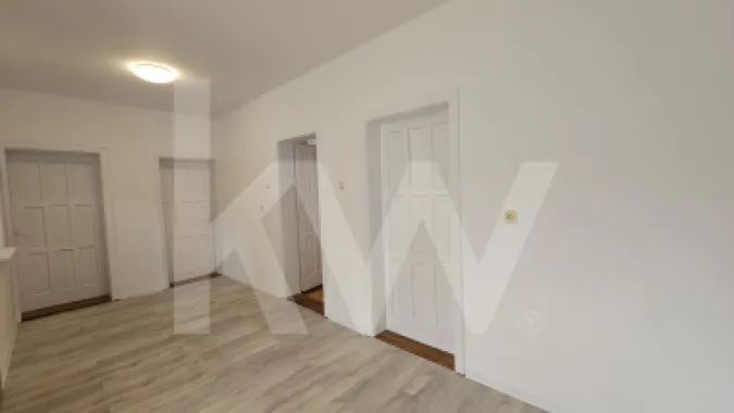 Apartament la casa 4 camere de închiriat – la 5 minute de Parcul Sub Arini