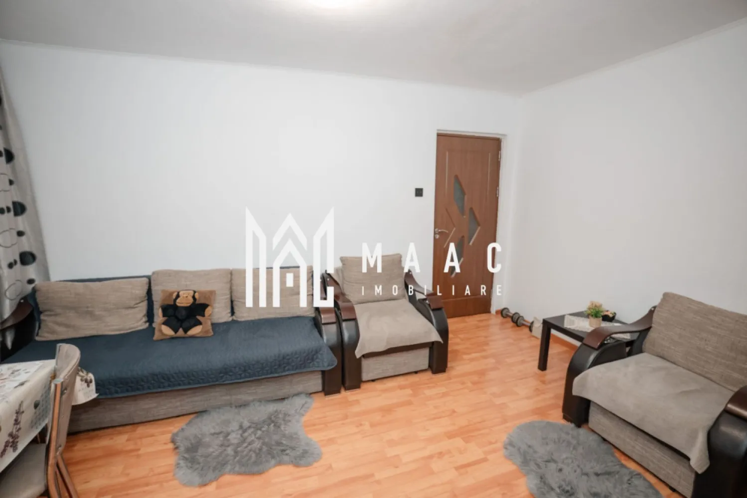 Apartament 2 camere | Centrala Termica | Etaj 3 | Zona Nord - MAAC Imobiliare
ID anunț: CP2906033

🏡 Apartament 2 camere de vânzare – Cartierul Nord

MAAC Imobiliare vă propune spre vânzare un apartament cu 2 camere, cu o suprafață de 41 mp, situat la etajul 3 din 4 al unui bloc anvelopat, amplasat într-o zonă liniștită și căutată – Cartierul Nord.

✨ Caracteristici principale:

apartament foarte călduros

centrală termică Viessmann nouă

compartimentare semidecomandată

stare foarte bună, curat și perfect locuibil

ideal atât pentru locuit, cât și pentru investiție

📐 Compartimentare:

hol

bucătărie

baie

living

dormitor

balcon

spații de depozitare

Apartamentul se prezintă într-o stare excelentă, fiind pregătit pentru mutare imediată, fără investiții suplimentare.

📞 Așteptăm cu interes potențiali cumpărători!
Pentru mai multe detalii sau pentru programarea unei vizionări, nu ezitați să ne contactați.