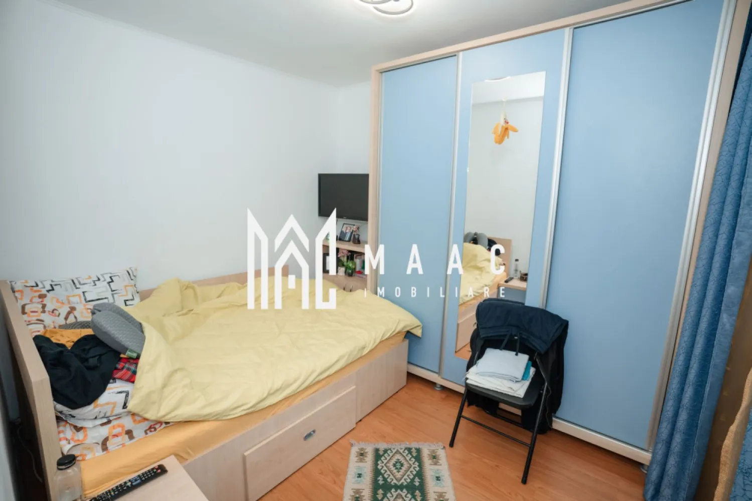 Apartament 2 camere | Centrala Termica | Etaj 3 | Zona Nord - MAAC Imobiliare
ID anunț: CP2906033

🏡 Apartament 2 camere de vânzare – Cartierul Nord

MAAC Imobiliare vă propune spre vânzare un apartament cu 2 camere, cu o suprafață de 41 mp, situat la etajul 3 din 4 al unui bloc anvelopat, amplasat într-o zonă liniștită și căutată – Cartierul Nord.

✨ Caracteristici principale:

apartament foarte călduros

centrală termică Viessmann nouă

compartimentare semidecomandată

stare foarte bună, curat și perfect locuibil

ideal atât pentru locuit, cât și pentru investiție

📐 Compartimentare:

hol

bucătărie

baie

living

dormitor

balcon

spații de depozitare

Apartamentul se prezintă într-o stare excelentă, fiind pregătit pentru mutare imediată, fără investiții suplimentare.

📞 Așteptăm cu interes potențiali cumpărători!
Pentru mai multe detalii sau pentru programarea unei vizionări, nu ezitați să ne contactați.