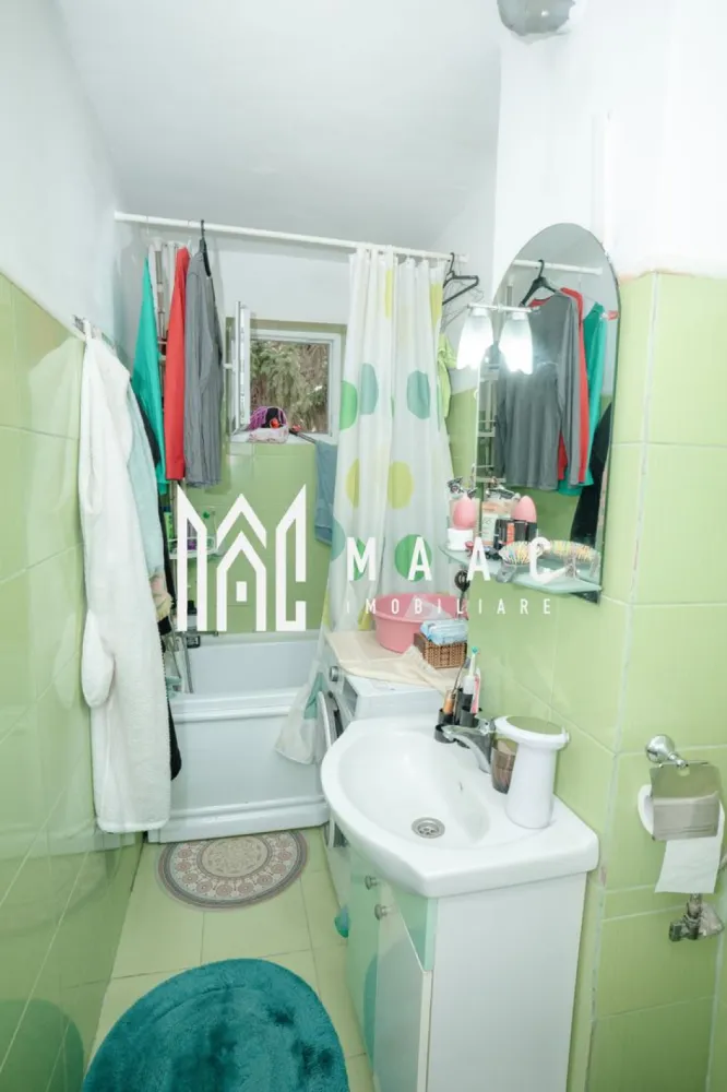 Apartament 2 camere | Centrala Termica | Etaj 3 | Zona Nord - MAAC Imobiliare
ID anunț: CP2906033

🏡 Apartament 2 camere de vânzare – Cartierul Nord

MAAC Imobiliare vă propune spre vânzare un apartament cu 2 camere, cu o suprafață de 41 mp, situat la etajul 3 din 4 al unui bloc anvelopat, amplasat într-o zonă liniștită și căutată – Cartierul Nord.

✨ Caracteristici principale:

apartament foarte călduros

centrală termică Viessmann nouă

compartimentare semidecomandată

stare foarte bună, curat și perfect locuibil

ideal atât pentru locuit, cât și pentru investiție

📐 Compartimentare:

hol

bucătărie

baie

living

dormitor

balcon

spații de depozitare

Apartamentul se prezintă într-o stare excelentă, fiind pregătit pentru mutare imediată, fără investiții suplimentare.

📞 Așteptăm cu interes potențiali cumpărători!
Pentru mai multe detalii sau pentru programarea unei vizionări, nu ezitați să ne contactați.