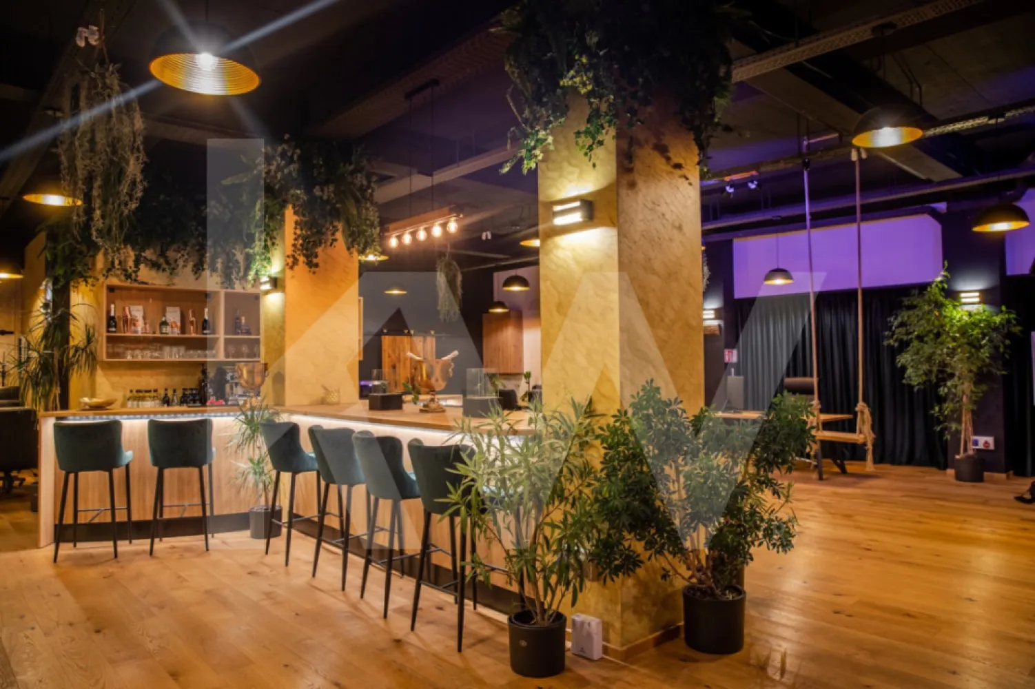 Spatii birouri de inchiriat coworking utilitati incluse Arhitectilor - Spațiu de birou de închiriat – complet echipat, zona Calea Cisnădiei - Arhitecților 

Dacă îți cauți un birou de închiriat și iei în calcul amenajarea unui apartament sau a unui spațiu de 2-3 camere, ai calculat cât timp și bani îți ia să-l transformi într-un mediu profesional la acest nivel? Chirie, garanție, mobilier, utilități, echipamente... toate aceste costuri se adună rapid. Ce-ar fi să ai totul inclus, fără garanție, fără investiții inițiale și fără bătăi de cap? Birou gata de utilizare – fără costuri ascunse, fără investiții suplimentare Finisaje premium, atmosferă profesională. Acces complet, fără alte costuri – mută-te azi, lucrează imediat. Mobilier inclus – birou individual, scaun executive, spațiu ergonomic. Acces la bucătărie complet utilată, aparat de cafea, dozator de apă. Parcare proprie – comoditate și siguranță. Sistem de încălzire în pardoseală, centrală proprie și șemineu – confort garantat. Aer condiționat – temperatură optimă în orice sezon. Avantajele acestui spațiu de birou Zero investiții inițiale – nu trebuie să cumperi mobilier, să plătești renovări sau echipamente. Fără garanție – începi activitatea fără costuri suplimentare. Fără utilități separate – nu îți bați capul cu facturile. Acces instant – spațiu complet echipat, fără timp pierdut cu amenajări. Dacă ai nevoie de un birou modern și complet echipat, aceasta este soluția ideală. 

Mută-te azi, lucrează imediat, fără complicații financiare! Contacteaza-ma acum, numar de locuri disponibile limitat! Disponibilitate 6 locuri individuale, posibilitate marire la 10 locuri.
