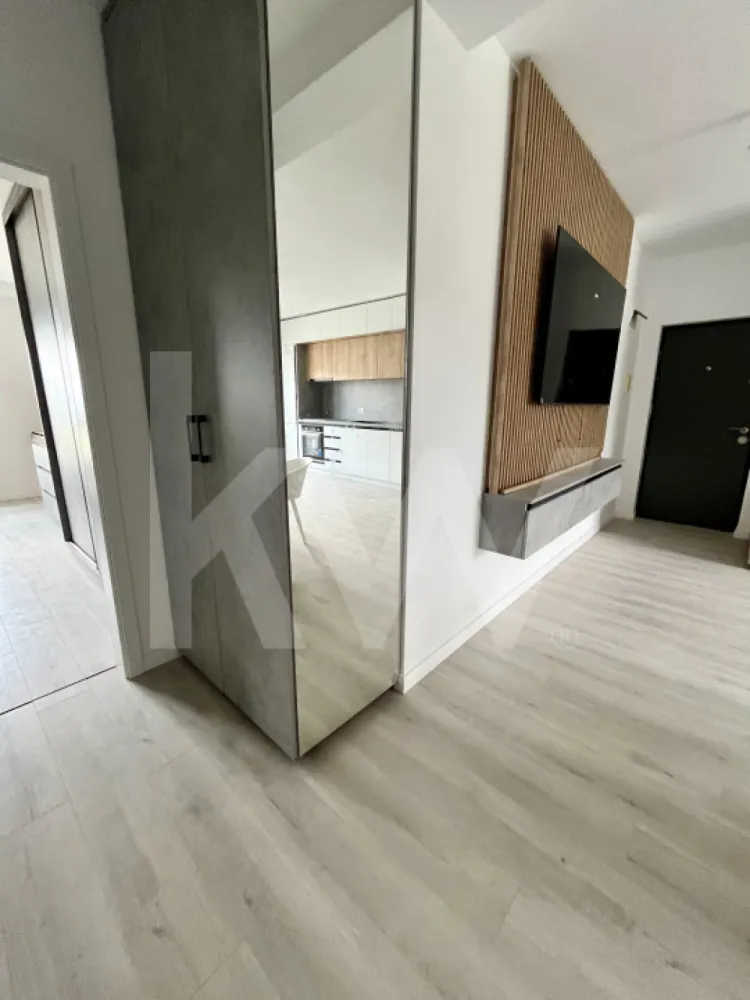 Apartament 3 camere - 61 mp - Doamna Stanca - Ți-ar plăcea să locuieșți la câțiva pași de Shopping City Mall?
Dacă răspunsul tău e "DA!", îți propunem un apartament situat într-un nou ansamblu rezidențial de pe str. Doamna Stanca, la limita teritorială cu orașul Sibiu, unde se regăsesc magazine, școală, grădiniță, stație de autobuz, piață, etc. 

Imobilul are o suprafață utilă de 61,2 mp utili + balcon 7,8 mp și este compartimentat astfel:
- living
- bucătărie 
- 2 dormitoare
- 1 baie
- balcon 7,8 mp utilli
- loc de parcare ( inclus în preț ).

Predarea este LA ALB
- Tamplarie PVC 7 camere– 3 foi sticla
- Usa metalica intrare apartament
- Tencuit var-ciment, 2 maini de glet si 1 mana de lavabila alba
- Centrala BOSCH in condensare 5 ani garantie
- Incalzire in pardoseala
- Balcon placat cu gresie
- Corp iluminat balcon
- Balustrada sticla balcon
- 1 loc de parcare inclus
- Casa scarii la cheie, balustrada inox
- Interfon

Se acceptă plata atât din surse proprii cât și cu ajutorul unui credit bancar cu avans minim de 15%.
POZELE SUNT CU TITLU DE PREZENTARE DINTR-UN  APARTAMENT VÂNDUT.

Pentru mai multe detalii și vizionări, ne puteți contacta la numărul de telefon afișat!
