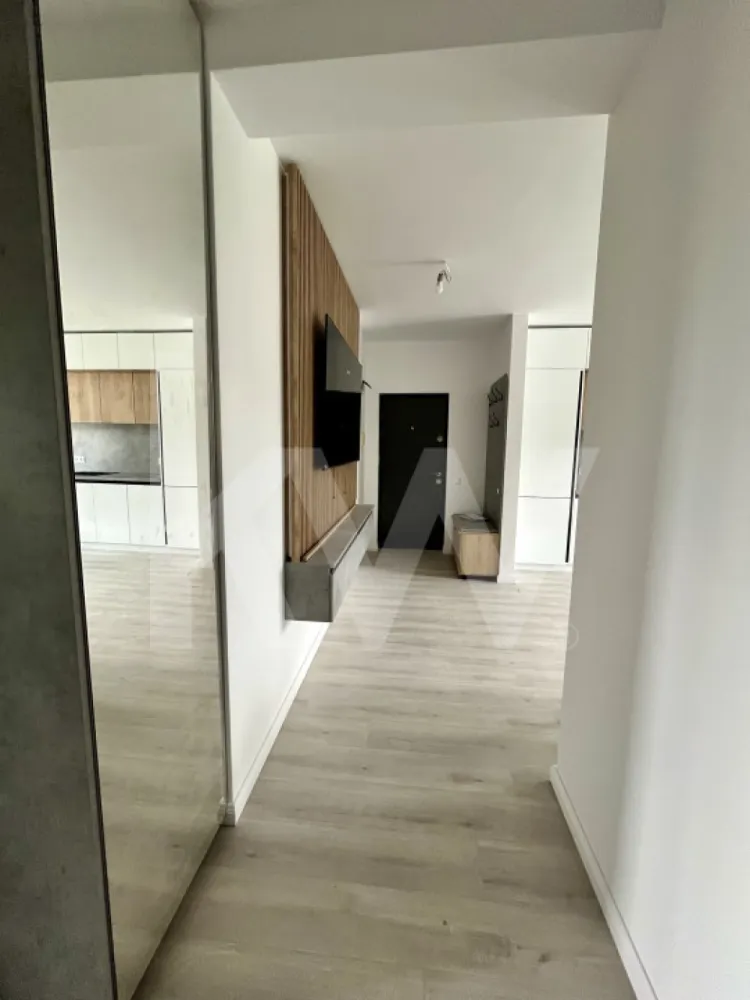 Apartament 3 camere - 61 mp - Doamna Stanca - Ți-ar plăcea să locuieșți la câțiva pași de Shopping City Mall?
Dacă răspunsul tău e "DA!", îți propunem un apartament situat într-un nou ansamblu rezidențial de pe str. Doamna Stanca, la limita teritorială cu orașul Sibiu, unde se regăsesc magazine, școală, grădiniță, stație de autobuz, piață, etc. 

Imobilul are o suprafață utilă de 61,2 mp utili + balcon 7,8 mp și este compartimentat astfel:
- living
- bucătărie 
- 2 dormitoare
- 1 baie
- balcon 7,8 mp utilli
- loc de parcare ( inclus în preț ).

Predarea este LA ALB
- Tamplarie PVC 7 camere– 3 foi sticla
- Usa metalica intrare apartament
- Tencuit var-ciment, 2 maini de glet si 1 mana de lavabila alba
- Centrala BOSCH in condensare 5 ani garantie
- Incalzire in pardoseala
- Balcon placat cu gresie
- Corp iluminat balcon
- Balustrada sticla balcon
- 1 loc de parcare inclus
- Casa scarii la cheie, balustrada inox
- Interfon

Se acceptă plata atât din surse proprii cât și cu ajutorul unui credit bancar cu avans minim de 15%.
POZELE SUNT CU TITLU DE PREZENTARE DINTR-UN  APARTAMENT VÂNDUT.

Pentru mai multe detalii și vizionări, ne puteți contacta la numărul de telefon afișat!
