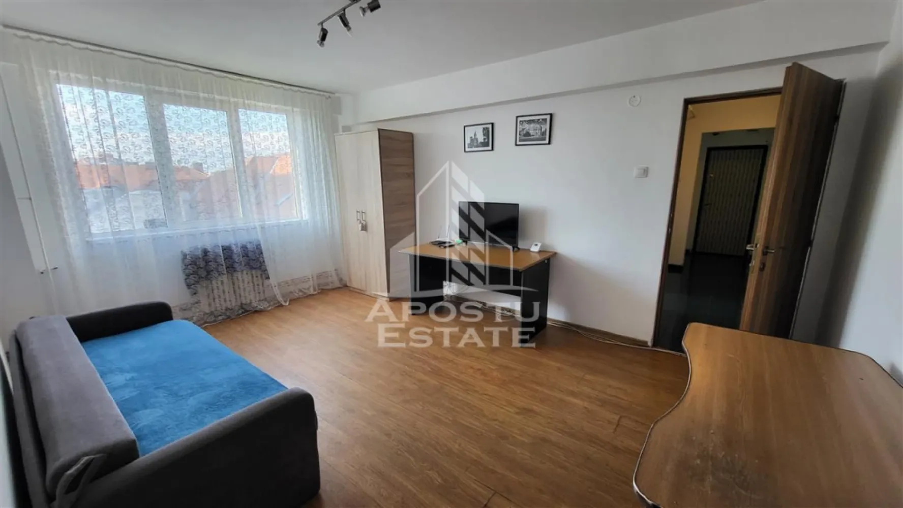Apartament cu 3 camereultracentral - Apostu Estate va propune spre inchiriere un apartament cu 3 camere,ultracentral.

Apartamentul este disponibil la etajul ,intr-un imobil cu 7 etaje,cu o suprafata de 73mp .

Compartimentare

-hol

-bucatarie

-baie

-living

-2 dormitoare

-balcon

Vecinatati

-centru

-statie

-facultati

-spitale

Apartamentul dispune de lift.

Incalzirea se realizeaza prin intermediul centralei pe gaz si al climei.

Disponibil imediat!

Va asteptam cu drag la o vizionare!

 

 

 

 

 

 

 ID intern: 11917.