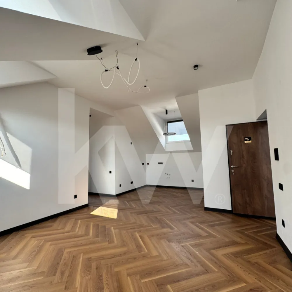Apartament 3 camere – Mansarda – Turnișor, Sibiu - Apartament tip mansarda  3 camere – Etaj 2/2 – Turnișor, Sibiu
Finisaje premium | Predare la cheie | Balcon | 2 locuri de parcare incluse
Vă propunem spre vânzare un apartament modern cu 3 camere, situat la etajul 2 al unui imobil nou, într-o zonă liniștită și bine conectată din Turnișor. Potrivit pentru familii sau ca investiție.
Caracteristici:
Compartimentare practică: living cu bucătărie open-space, 2 dormitoare, 1 baie
Balcon generos
2 locuri de parcare incluse în preț
Parcare privata cu bariera
Se predă la cheie, cu finisaje premium: gresie, faianță, parchet, obiecte sanitare, uși interioare
Bloc nou, cu regim redus de înălțime
Locația oferă acces rapid către centrul orașului, zone comerciale, unități de învățământ și mijloace de transport.

Contactați-ne pentru mai multe detalii sau pentru a programa o vizionare.