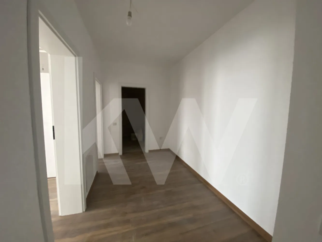 Apartament 2 Camere de Vanzare in Selimbar Sibiu Confort si Libertate. - Apartament 2 Camere de Vanzare in Selimbar, Sibiu – Confort si Libertate.
Imagineaza-ti un loc unde diminetile sunt luminoase, iar aerul curat si linistea devin parte din rutina ta zilnica. Acest apartament cu 2 camere nu este doar un spatiu de locuit – este un loc unde viata capata valoare si fiecare moment conteaza.
Cu o suprafata utila de 58 mp + 10,44mp balcon, total utili 68,44mp, decomandat, situat la etajul 2 al unei cladiri noi, apartamentul combina functionalitate, confort si siguranta unei investitii inteligente. Constructia finalizata in 2024–2025, din materiale de calitate, ofera durabilitate si liniste pe termen lung.
Ce vei descoperi aici:
Dormitor spatios, luminos, pentru relaxare si odihna deplina.
Living primitor, inima casei, unde momentele importante prind viata.
Bucatarie separata, pregatita sa gazduiasca creativitatea ta.
Baie moderna, finisata cu grija si eleganta.
Balcon generos, locul perfect pentru momente de relaxare si aer curat.
Detalii care fac diferenta:
Centrala termica proprie si calorifere eficiente.
Izolatie exterioara pentru confort termic si economie.
Tamplarie PVC cu geam termopan.
Pardoseli din parchet si gresie premium.
Usi interioare Porta Doors, usa metalica la intrare.
Apartamentul se preda la cheie, curat, luminos, pregatit sa fie personalizat dupa stilul tau. Bucataria nemobilata iti ofera libertatea de a o amenaja exact cum iti doresti.
Avantaje locatie Selimbar:
Zona ofera acces rapid la centre comerciale (Kaufland, Auchan, Carrefour, Promenada Mall), scoli, gradinite si zone verzi. Linistea si confortul se imbina perfect cu accesul facil catre tot ce conteaza.
Acesta nu este un apartament obisnuit. Este o alegere inspirata – un loc unde te poti muta imediat sau o investitie care aduce siguranta si valoare de la prima zi.

Nu lasa aceasta oportunitate sa treaca. Proprietatile de acest tip se vand rapid. Contacteaza-ne acum pentru vizionare si detalii. Viata ta merita acest apartament.
