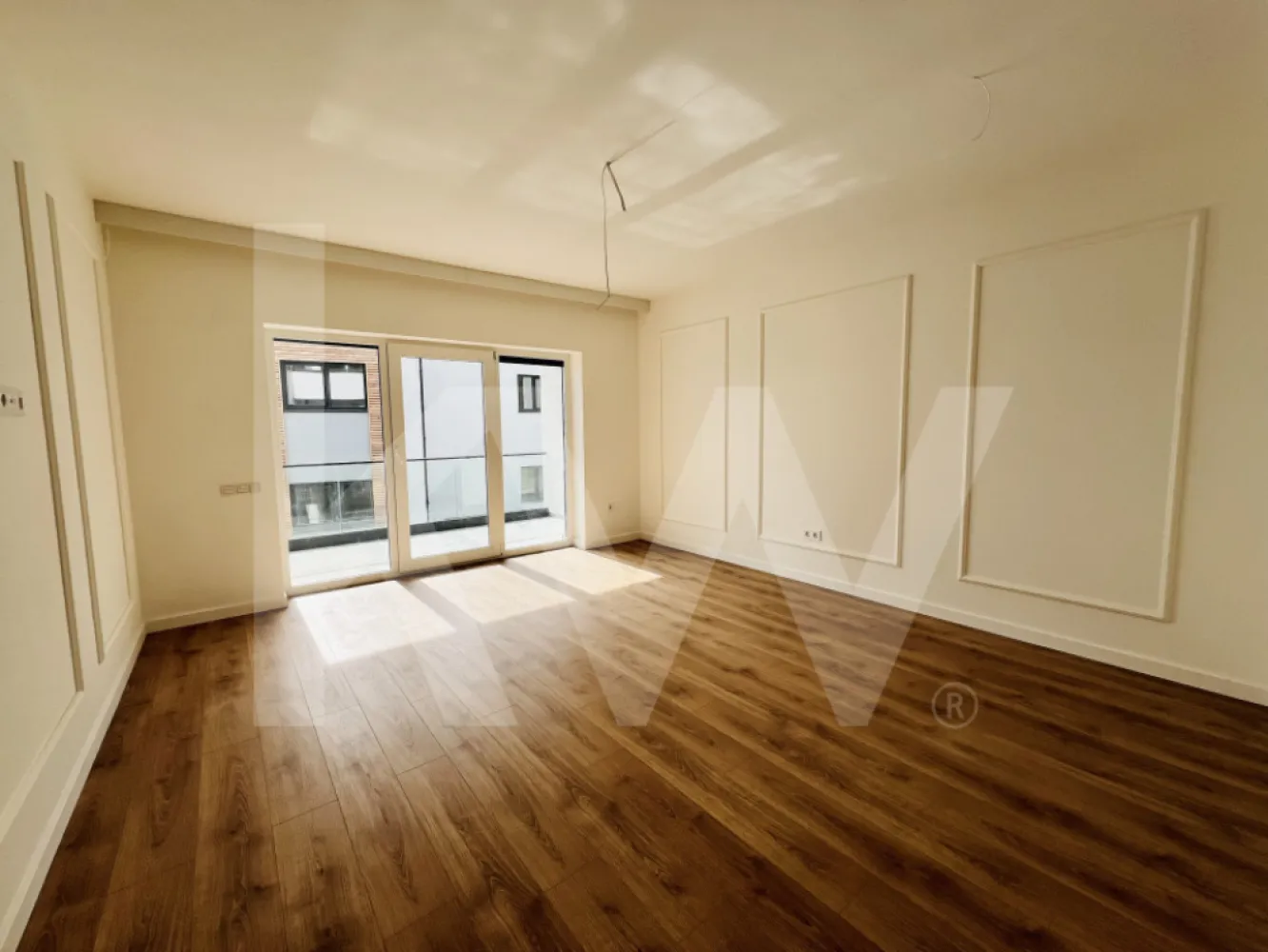 Apartament - Zona Industrială Vest - Încălzire în pardoseală - Îți dorești să locuiești într-un apartament care face parte dintr-un ansamblu rezidențial exclusivist? 
Dacă răspunsul este da, îți prezentăm un apartament cu suprafața utilă de 37,54 mp și o terasă de 7,8 mp , situat într-o zonă foarte liniștită, Zona Industrială Vest din Sibiu. Ansamblul din care face parte apartamentul beneficiază de spații verzi și o priveliște superbă către munți. 
Apartamentul se predă la stadiul de cheie și 1 loc de parcare inclus în prețul apartamentului. 
Modalități de plată acceptate: cash, credit ipotecar, rate la dezvoltator, în așa fel încât să fie adaptate nevoilor clientului.
Vă așteptăm la vizionare!
