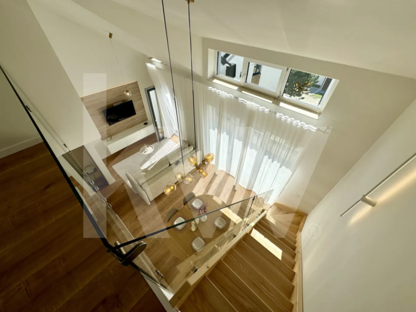 Apartament tip Penthouse- cartier luxos - Îți dorești să locuiești într-un apartament care face parte dintr-un ansamblu rezidențial exclusivist? 
Dacă răspunsul este da, îți prezentăm un apartament, decomandat, cu suprafața utilă de 100,39 mp și o terasă de 12,84 mp , situat într-o zonă foarte liniștită, Zona Industrială Vest din Sibiu. Ansamblul din care face parte apartamentul beneficiază de spații verzi și o priveliște superbă către munți. 
Apartamentul se predă la cheie și 1 loc de parcare inclus în prețul apartamentului. 
Pozele sunt dintr-unul deja vândut.
Modalități de plată acceptate: cash, credit ipotecar, rate la dezvoltator, în așa fel încât să fie adaptate nevoilor clientului.
Vă așteptăm la vizionare!
