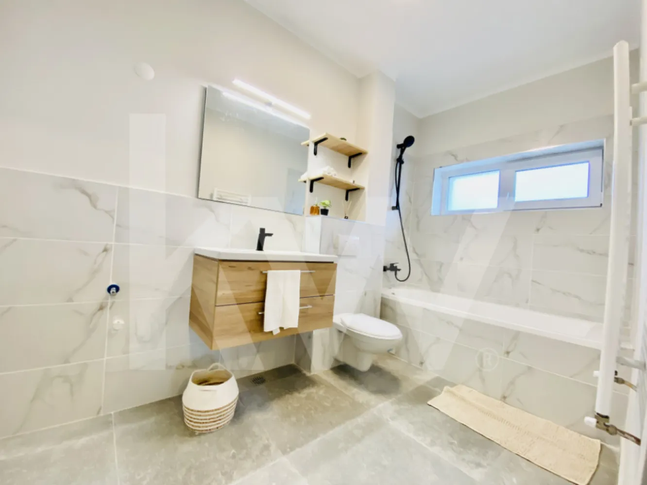 Apartament - Zona Industrială Vest - Încălzire în pardoseală - Îți dorești să locuiești într-un apartament care face parte dintr-un ansamblu rezidențial exclusivist? 
Dacă răspunsul este da, îți prezentăm un apartament, decomandat, cu suprafața utilă de 77,39 mp și o terasă de 9,11 mp , situat într-o zonă foarte liniștită, Zona Industrială Vest din Sibiu. Ansamblul din care face parte apartamentul beneficiază de spații verzi și o priveliște superbă către munți. 
Apartamentul se predă la stadiul de cheie și 1 loc de parcare inclus în prețul apartamentului. 
Modalități de plată acceptate: cash, credit ipotecar, rate la dezvoltator, în așa fel încât să fie adaptate nevoilor clientului.
Vă așteptăm la vizionare!