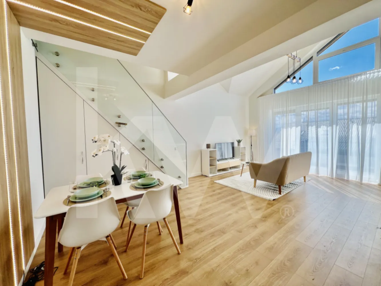 Penthouse 2 camere - 2 băi - Penthouse de vanzare in Sibiu cu 2 camere, situat in zona de Vest a orasului Sibiu.

Imobilul are o suprafata utila de 55.54 mp si beneficiaza de o logie cu suprafata de 7,8 mp.

Descriere penthouse de vanzare in Sibiu:

- confort lux
- etaj 2/2
- 2 bai
- loc de parcare
- multa lumina naturala si vedere catre munti
- logie cu sticla securizata si sistem de captare al apelor
- orientare sudica
- izolatie cu vata bazaltica
- granit pe casa scarii
- zona de living luminoasa, cu inaltime de 5.6 m
- incalzire in pardoseala
- loc de parcare inclus
- spatii de depozitare
- jaluzele electrice.

Avantaje ansamblu :

- ocupare teritoriala eficienta, 45% spatii verzi
- larice siberian si piatra naturala aplicate pe exteriorul vilelor
- locuri de joaca amenajate de dezvoltator in cadrul ansamblului.
- acces facil, lipsit de ambuteiaje rutiere
- 4 cai de acces.

Locuinta poate fi achizitionata si cu ajutorul unui credit bancar.

Vino in ansamblul nostru, programeaza acum o vizionare si vezi cele mai noi apartamente pe piata de imobiliare Sibiu.

Comision 0 la achizitionare.

Pentru detalii si vizionari nu ezitati sa ne contactati.


