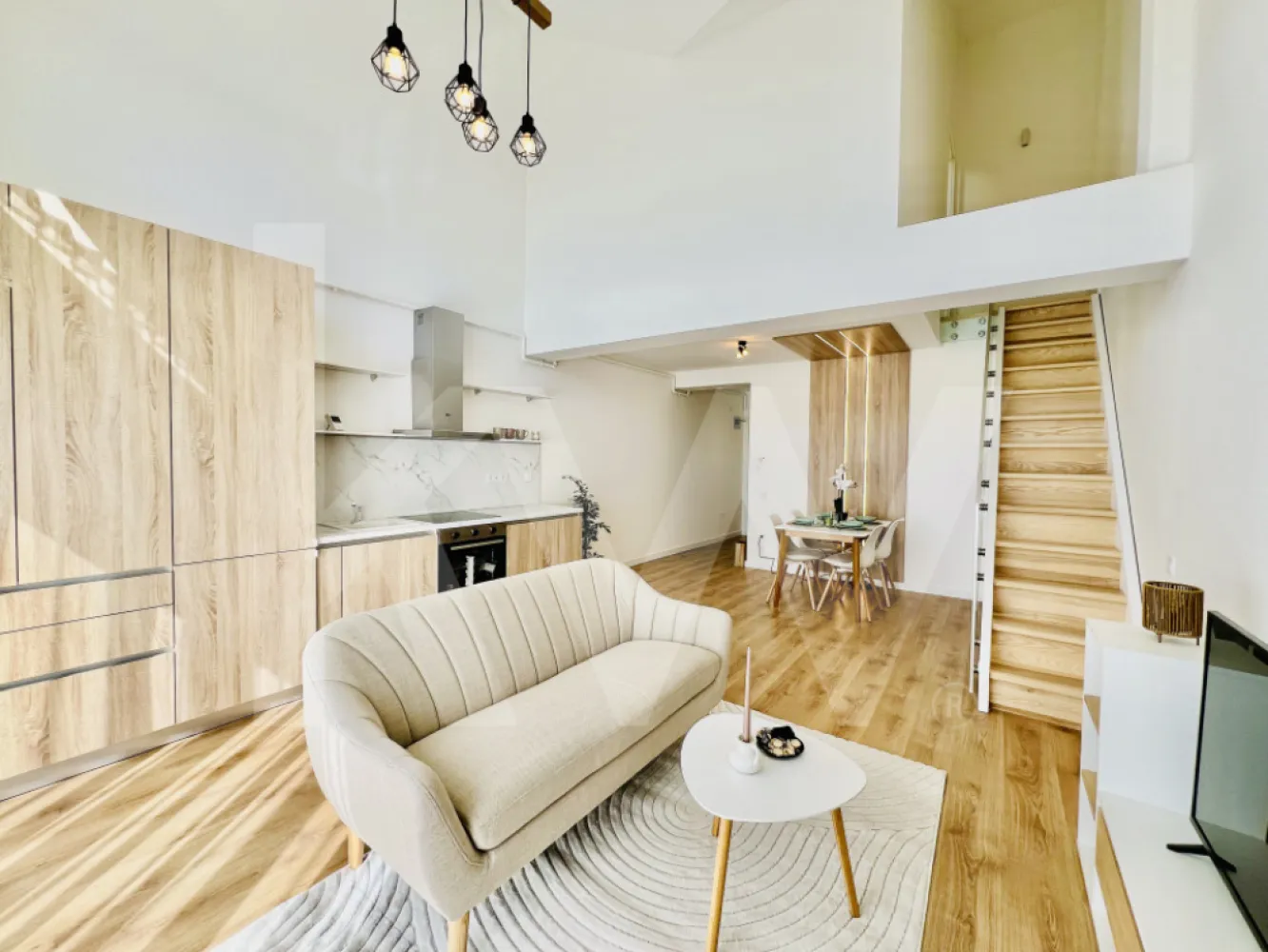 Penthouse 2 camere - 2 băi - Penthouse de vanzare in Sibiu cu 2 camere, situat in zona de Vest a orasului Sibiu.

Imobilul are o suprafata utila de 55.54 mp si beneficiaza de o logie cu suprafata de 7,8 mp.

Descriere penthouse de vanzare in Sibiu:

- confort lux
- etaj 2/2
- 2 bai
- loc de parcare
- multa lumina naturala si vedere catre munti
- logie cu sticla securizata si sistem de captare al apelor
- orientare sudica
- izolatie cu vata bazaltica
- granit pe casa scarii
- zona de living luminoasa, cu inaltime de 5.6 m
- incalzire in pardoseala
- loc de parcare inclus
- spatii de depozitare
- jaluzele electrice.

Avantaje ansamblu :

- ocupare teritoriala eficienta, 45% spatii verzi
- larice siberian si piatra naturala aplicate pe exteriorul vilelor
- locuri de joaca amenajate de dezvoltator in cadrul ansamblului.
- acces facil, lipsit de ambuteiaje rutiere
- 4 cai de acces.

Locuinta poate fi achizitionata si cu ajutorul unui credit bancar.

Vino in ansamblul nostru, programeaza acum o vizionare si vezi cele mai noi apartamente pe piata de imobiliare Sibiu.

Comision 0 la achizitionare.

Pentru detalii si vizionari nu ezitati sa ne contactati.

