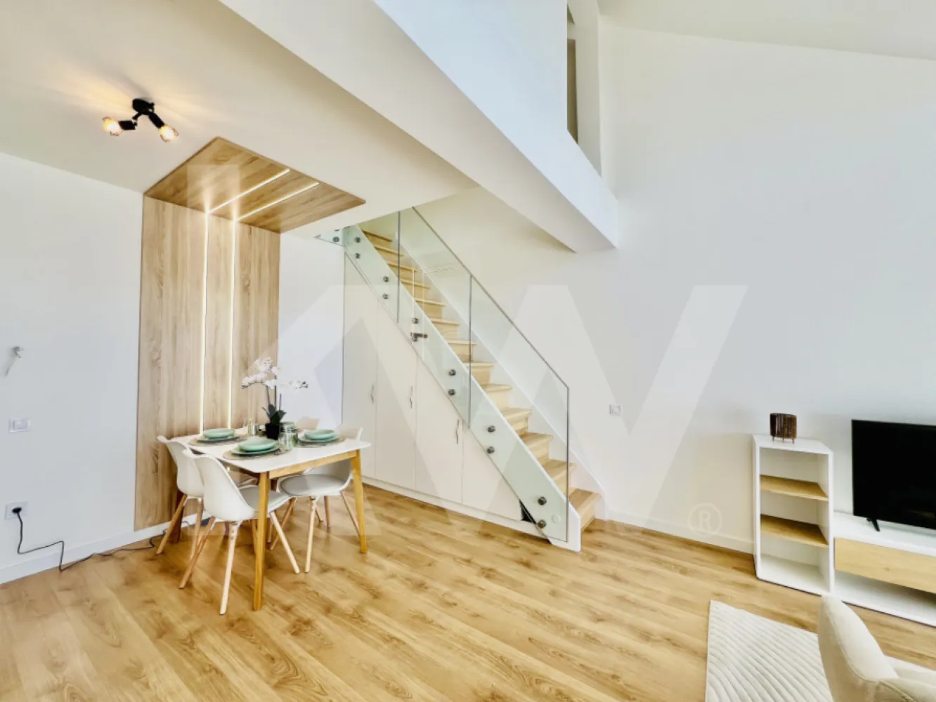 Penthouse 2 camere - 2 băi - Penthouse de vanzare in Sibiu cu 2 camere, situat in zona de Vest a orasului Sibiu.

Imobilul are o suprafata utila de 55.54 mp si beneficiaza de o logie cu suprafata de 7,8 mp.

Descriere penthouse de vanzare in Sibiu:

- confort lux
- etaj 2/2
- 2 bai
- loc de parcare
- multa lumina naturala si vedere catre munti
- logie cu sticla securizata si sistem de captare al apelor
- orientare sudica
- izolatie cu vata bazaltica
- granit pe casa scarii
- zona de living luminoasa, cu inaltime de 5.6 m
- incalzire in pardoseala
- loc de parcare inclus
- spatii de depozitare
- jaluzele electrice.

Avantaje ansamblu :

- ocupare teritoriala eficienta, 45% spatii verzi
- larice siberian si piatra naturala aplicate pe exteriorul vilelor
- locuri de joaca amenajate de dezvoltator in cadrul ansamblului.
- acces facil, lipsit de ambuteiaje rutiere
- 4 cai de acces.

Locuinta poate fi achizitionata si cu ajutorul unui credit bancar.

Vino in ansamblul nostru, programeaza acum o vizionare si vezi cele mai noi apartamente pe piata de imobiliare Sibiu.

Comision 0 la achizitionare.

Pentru detalii si vizionari nu ezitati sa ne contactati.

