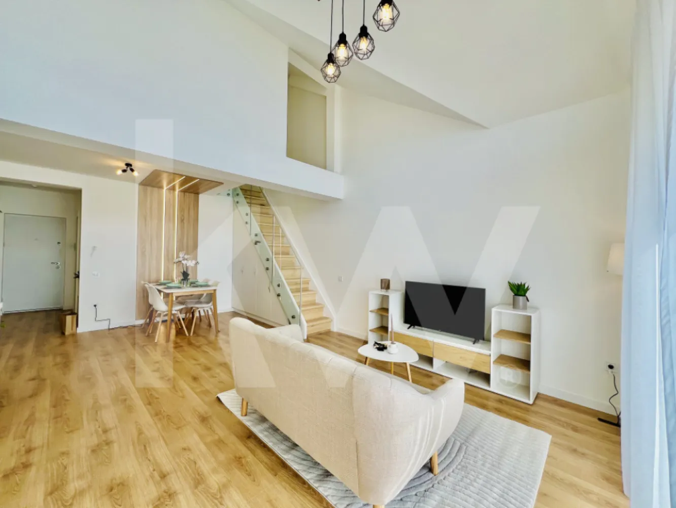 Penthouse 2 camere - 2 băi - Penthouse de vanzare in Sibiu cu 2 camere, situat in zona de Vest a orasului Sibiu.

Imobilul are o suprafata utila de 55.54 mp si beneficiaza de o logie cu suprafata de 7,8 mp.

Descriere penthouse de vanzare in Sibiu:

- confort lux
- etaj 2/2
- 2 bai
- loc de parcare
- multa lumina naturala si vedere catre munti
- logie cu sticla securizata si sistem de captare al apelor
- orientare sudica
- izolatie cu vata bazaltica
- granit pe casa scarii
- zona de living luminoasa, cu inaltime de 5.6 m
- incalzire in pardoseala
- loc de parcare inclus
- spatii de depozitare
- jaluzele electrice.

Avantaje ansamblu :

- ocupare teritoriala eficienta, 45% spatii verzi
- larice siberian si piatra naturala aplicate pe exteriorul vilelor
- locuri de joaca amenajate de dezvoltator in cadrul ansamblului.
- acces facil, lipsit de ambuteiaje rutiere
- 4 cai de acces.

Locuinta poate fi achizitionata si cu ajutorul unui credit bancar.

Vino in ansamblul nostru, programeaza acum o vizionare si vezi cele mai noi apartamente pe piata de imobiliare Sibiu.

Comision 0 la achizitionare.

Pentru detalii si vizionari nu ezitati sa ne contactati.

