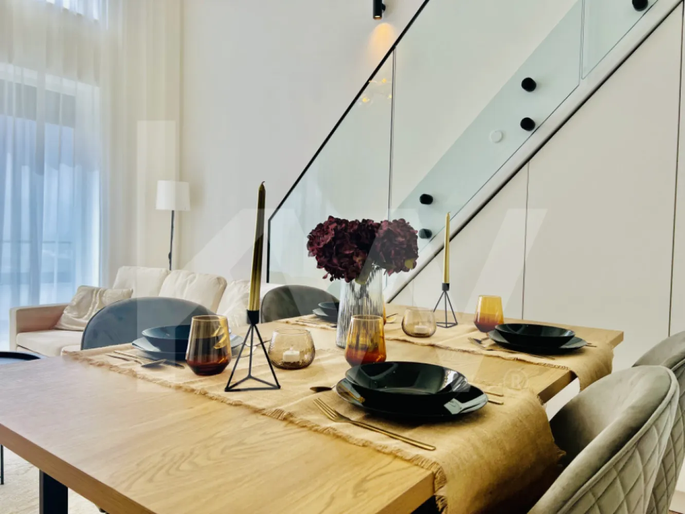 Penthouse 4 camere - mobilat si utilat, intabulat - Penthouse de vanzare in Sibiu cu 4 camere, situat in cartierul rezidential DaVinci Homes, in zona de Vest a orasului.

Imobilul este intabulat, mobilat si utilat si are o suprafata utila de 105.5 mp si beneficiaza de o logie cu suprafata de 7,29 mp.

Descriere imobil:

- etaj 2/2
- penthouse confort lux
- living cu inaltime de 5.6 m
- incalzire in pardoseala
- jaluzele electrice
- 2 bai, dintre care una beneficiaza de geam de aerisire la baie
- loc de parcare
- multa lumina naturala si vedere catre munti
- logie cu sticla securizata, si sistem de captare al apelor
- orientare sudica
- predare la stadiul mobilat utilat
- izolatie cu vata bazaltica
- granit pe casa scarii.

Avantaje ansamblu:

- cartier rezidential nou
- ocupare teritoriala eficienta, 45% spatii verzi
- larice siberian si piatra naturala aplicate pe exteriorul vilelor
- locuri de joaca amenajate de dezvoltator in cadrul ansamblului.
- acces facil, lipsit de ambuteiaje rutiere
- 4 cai de acces.

Locuinta poate fi achizitionata si cu ajutorul unui credit bancar, comision 0, iar prețul rămâne la fel indiferent de metoda de plata.

Vino in ansamblul nostru, programează acum o vizionare.

