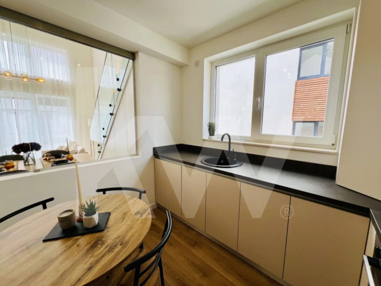 Penthouse 4 camere - mobilat si utilat, intabulat - Penthouse de vanzare in Sibiu cu 4 camere, situat in cartierul rezidential DaVinci Homes, in zona de Vest a orasului.

Imobilul este intabulat, mobilat si utilat si are o suprafata utila de 105.5 mp si beneficiaza de o logie cu suprafata de 7,29 mp.

Descriere imobil:

- etaj 2/2
- penthouse confort lux
- living cu inaltime de 5.6 m
- incalzire in pardoseala
- jaluzele electrice
- 2 bai, dintre care una beneficiaza de geam de aerisire la baie
- loc de parcare
- multa lumina naturala si vedere catre munti
- logie cu sticla securizata, si sistem de captare al apelor
- orientare sudica
- predare la stadiul mobilat utilat
- izolatie cu vata bazaltica
- granit pe casa scarii.

Avantaje ansamblu:

- cartier rezidential nou
- ocupare teritoriala eficienta, 45% spatii verzi
- larice siberian si piatra naturala aplicate pe exteriorul vilelor
- locuri de joaca amenajate de dezvoltator in cadrul ansamblului.
- acces facil, lipsit de ambuteiaje rutiere
- 4 cai de acces.

Locuinta poate fi achizitionata si cu ajutorul unui credit bancar, comision 0, iar prețul rămâne la fel indiferent de metoda de plata.

Vino in ansamblul nostru, programează acum o vizionare.

