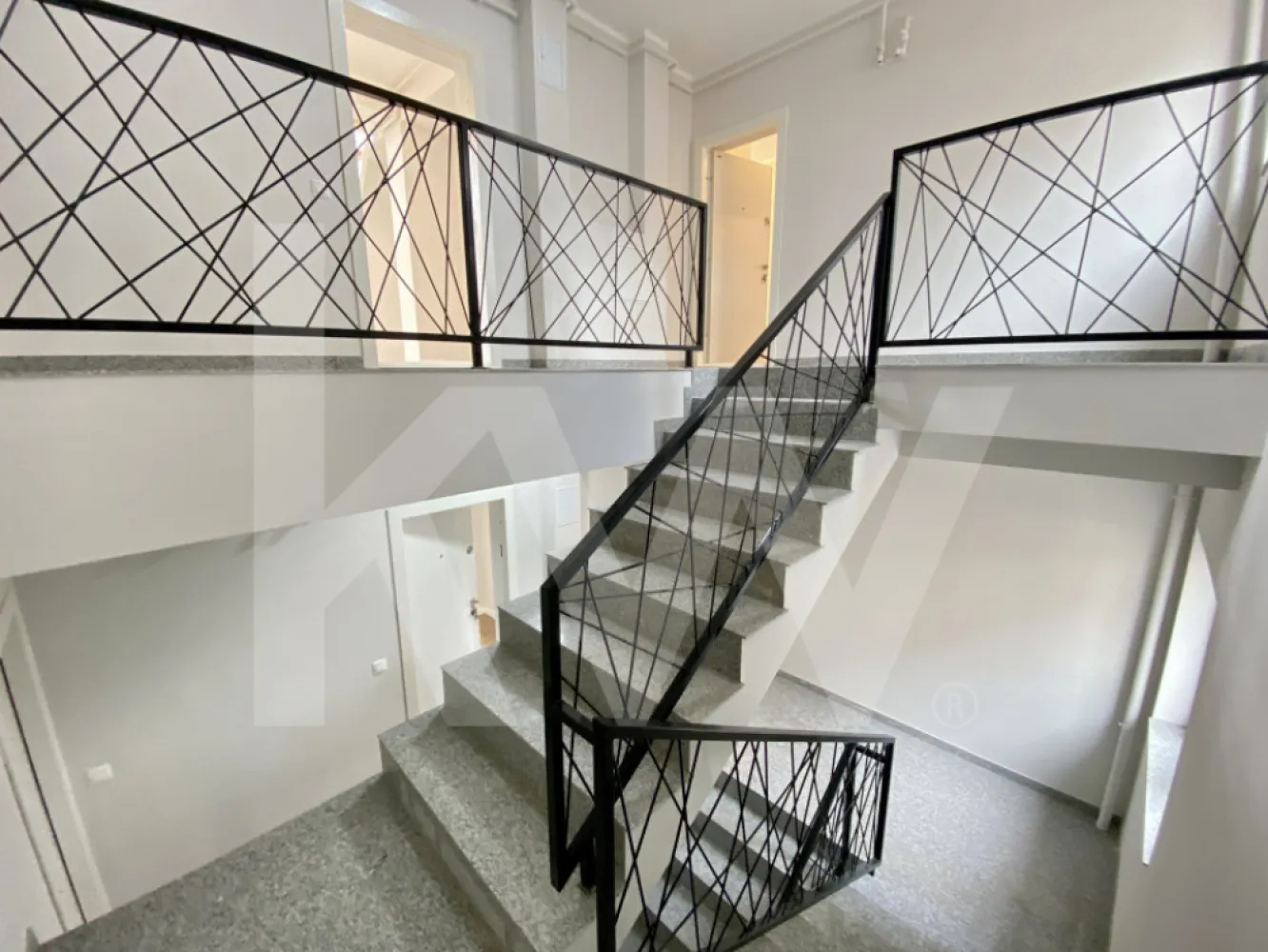 Apartament tip Penthouse- Zona Industrială Vest - Încălzire în pardoseală - Îți dorești să locuiești într-un apartament care face parte dintr-un ansamblu rezidențial exclusivist? 
Dacă răspunsul este da, îți prezentăm un apartament, decomandat, cu suprafața utilă de 95,24 mp și o terasă de 14,42 mp , situat într-o zonă foarte liniștită, Zona Industrială Vest din Sibiu. Ansamblul din care face parte apartamentul beneficiază de spații verzi și o priveliște superbă către munți. 
Apartamentul se predă la stadiul de cheie și 1 loc de parcare inclus în prețul apartamentului. 
Modalități de plată acceptate: cash, credit ipotecar, rate la dezvoltator, în așa fel încât să fie adaptate nevoilor clientului.
Vă așteptăm la vizionare!