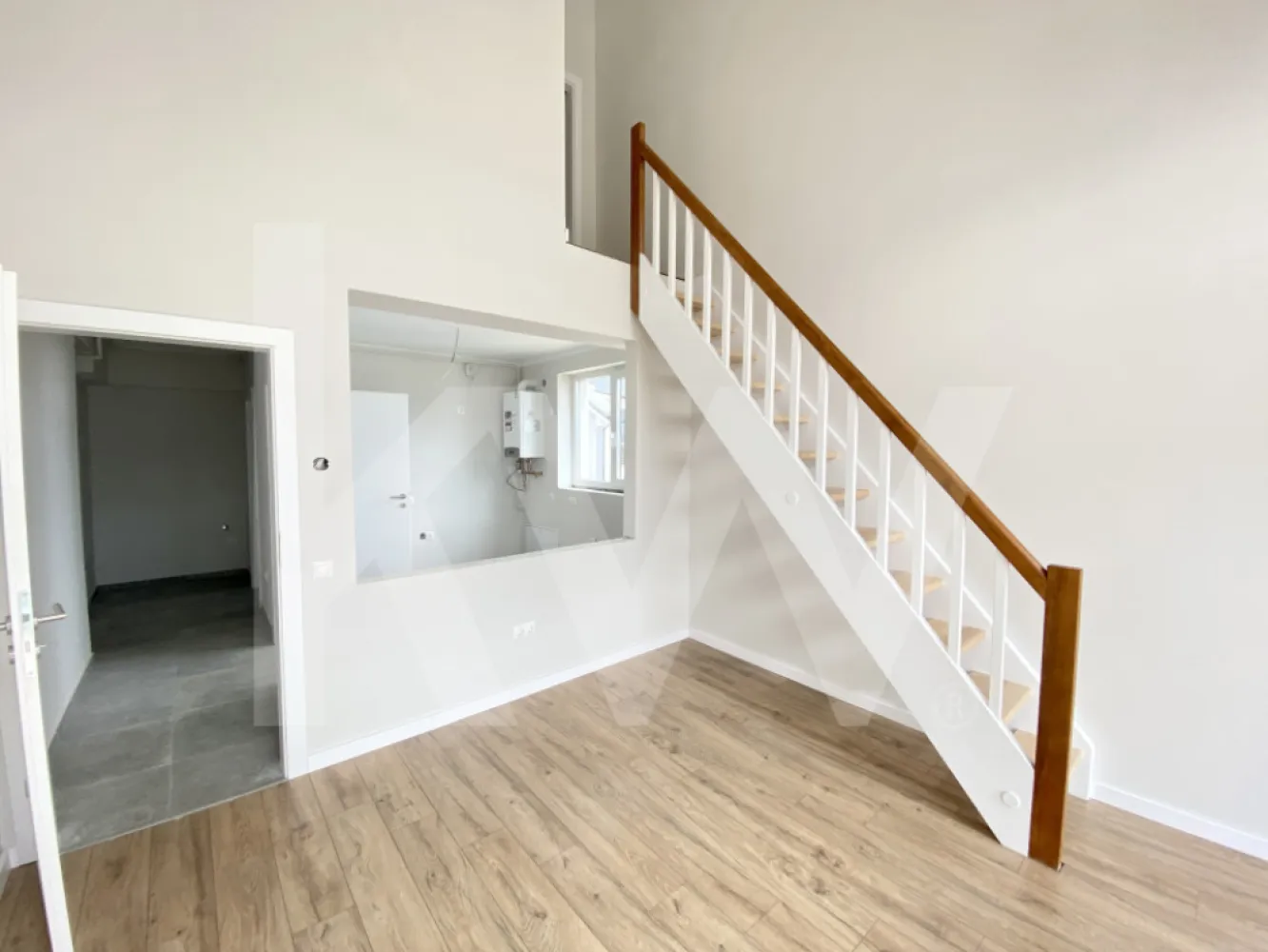 Apartament tip Penthouse- Zona Industrială Vest - Încălzire în pardoseală - Îți dorești să locuiești într-un apartament care face parte dintr-un ansamblu rezidențial exclusivist? 
Dacă răspunsul este da, îți prezentăm un apartament, decomandat, cu suprafața utilă de 95,24 mp și o terasă de 14,42 mp , situat într-o zonă foarte liniștită, Zona Industrială Vest din Sibiu. Ansamblul din care face parte apartamentul beneficiază de spații verzi și o priveliște superbă către munți. 
Apartamentul se predă la stadiul de cheie și 1 loc de parcare inclus în prețul apartamentului. 
Modalități de plată acceptate: cash, credit ipotecar, rate la dezvoltator, în așa fel încât să fie adaptate nevoilor clientului.
Vă așteptăm la vizionare!