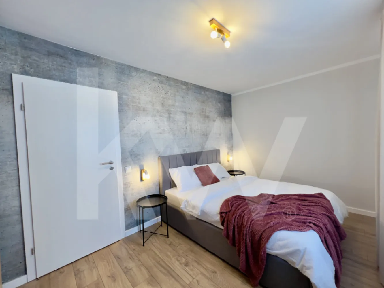 Penthouse 4 camere - Complex rezidențial cu vaste întinderi de spații verzi si vedere spectaculoasa catre munti. 

Imobilul este intabulat, are o suprafata utila de 103.55 mp si beneficiaza de o logie cu suprafata de 7.97 mp.

Descriere imobil:

- etaj 2/2

- living cu inaltime de 5.6 m

- incalzire in pardoseala

- 2 bai

- loc de parcare

- multa lumina naturala si vedere catre munti

- logie cu sticla securizata si sistem de captare al apelor

- orientare sudica

- jaluzele electrice

- predare la stadiul de finisat la cheie

- izolatie cu vata bazaltica

- granit pe casa scarii.

Avantaje ansamblu:

- ocupare teritoriala eficienta, 45% spatii verzi

- larice siberian si piatra naturala aplicate pe exteriorul vilelor

- locuri de joaca amenajate de dezvoltator in cadrul ansamblului.

- acces facil, lipsit de ambuteiaje rutiere

- 4 cai de acces.

Locuinta poate fi achizitionata si cu ajutorul unui credit bancar, iar pretul ramane la fel indiferent de metoda de plata.

Vino in ansamblul nostru, programeaza acum o vizionare.




