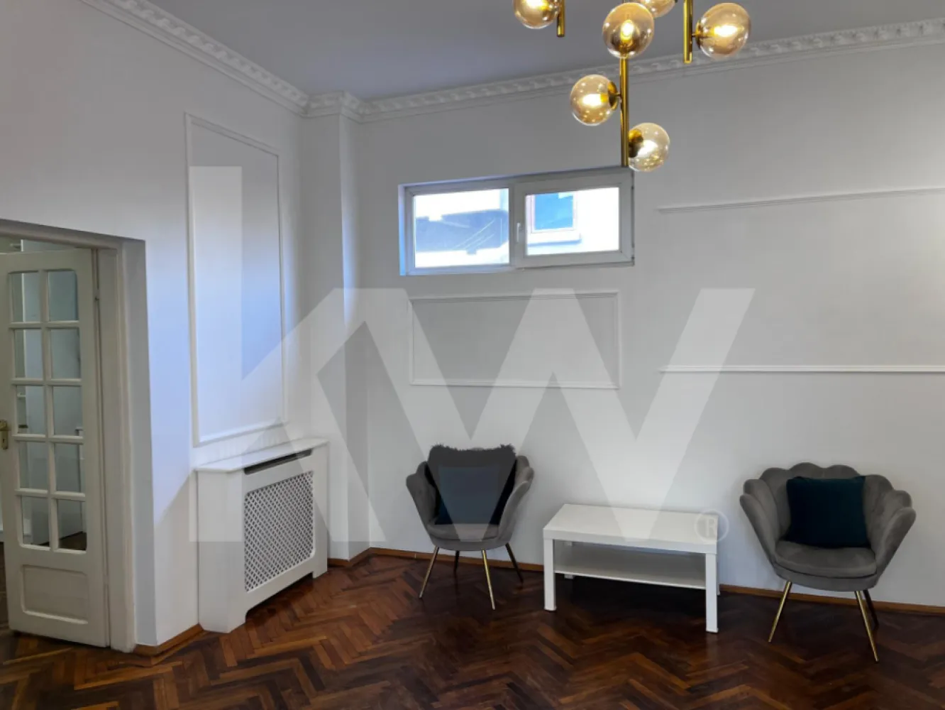 Apartament 3 camere de închiriat – liniște, accesibilitate și viață urbană - Apartament 3 camere de închiriat – liniște, accesibilitate și viață urbană
Se oferă spre închiriere un apartament cu 3 camere, cu o suprafață totală de 68,99 mp, situat într-o zonă centrală, dar surprinzător de liniștită, ideală atât pentru studenți, cupluri tinere, cât și pentru tineri profesioniști.
📍 Strada Aurel Vlaicu nr. 137, Sector 2
🚇 Metrou la 50 m – acces rapid către ASE, Piața Romană și Universitate
Apartamentul beneficiază de o compartimentare practică, potrivită pentru:
•	un cuplu care își dorește confort și proximitate față de centrul orașului
•	studenți care doresc să împartă locuința
•	persoane active, cu un stil de viață urban
În imediata apropiere se află:
•	facultăți de prestigiu (ASE)
•	magazine, bănci, spitale, școli și grădinițe
•	parcurile Ioanid, Grădina Icoanei și Circului, ideale pentru relaxare sau plimbări
Un apartament care îmbină liniștea, accesul rapid și avantajele unei zone centrale.
Perioada de închiriere este de minim un an şi modalitatea de plată standard: o lună avans plus o lună garanţie.
