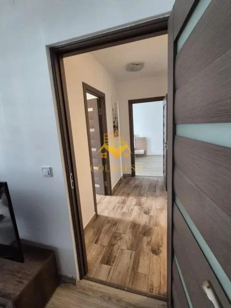 2 Camere decomandate, Park Lake, FSEGA, Iulius Mall, Modern, AC. - GOLDNESS Imobiliare vă propune spre închiriere un apartament cu 2 camere complet mobilat și utilat, la etajul 7 într-un imobil de 10 etaje, în Cartierul Gheorgheni!
Posibilitate de parcare in zona la liber!
Se află în apropierea stațiilor de transport în comun, magazine, restaurante, spații verzi, farmacii, etc. 

Apartamentul este compartimentat astfel:
 - dormitor cu pat matrimonial, dressing, noptiere
 - living cu canapea extensibilă, loc de servit masa 
 - bucatarie utilată și mobilată, 
 - baie cu dus walk-in, calorifer port prosop și dulap pentru depozitare.
 - Balcon 6 Mp.

Imobilul este dotat cu toate cele necesare- centrală proprie, frigider, aragaz, hotă, mașină de spălat haine, etc. 

Dacă sunteți interesați de acest apartament și doriți să îl vizionați, dar și pentru alte oferte nu ezitați să ne contactați telefonic sau prin e-mail. Vă stăm la dispoziție!
Pentru intermediere se percepe un comision de 50% din prețul chiriei!