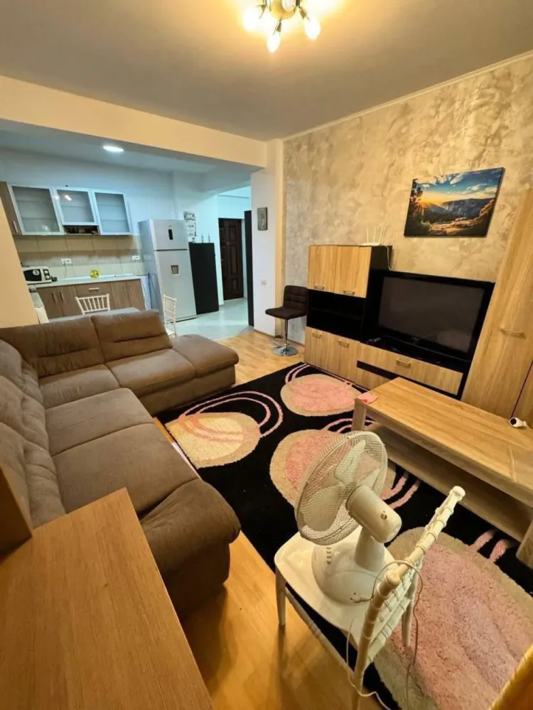 Apartament 2 camere - Militari Residence - Rezervelor - Agentie imobiliara - comision 50%

Vă propunem spre închiriere un apartament cu 2 camere, situat în Militari Residence ideal pentru cei care își doresc confort și acces rapid la facilități.

*Detalii proprietate:*

* Apartament 2 camere
* Complet mobilat și utilat, gata de mutare imediată
* Spații bine compartimentate, oferind confort și funcționalitate
* Bucătărie echipată cu electrocasnice necesare
* Ideal pentru cupluri sau persoane singure

*Avantaje locație:*

* Acces rapid la supermarketuri, restaurante și alte puncte de interes
* Aproape de mijloace de transport în comun
* Zonă liniștită, cu acces facil către București

*Condiții închiriere:*

* Se închiriază prin intermediul agenției imobiliare
* Comision: 50% din valoarea unei luni de chirie

Apartamentul este pregătit pentru noii chiriași și oferă un echilibru foarte bun între confort, locație și accesibilitate.

Pentru mai multe detalii sau programarea unei vizionări, vă stăm la dispoziție.