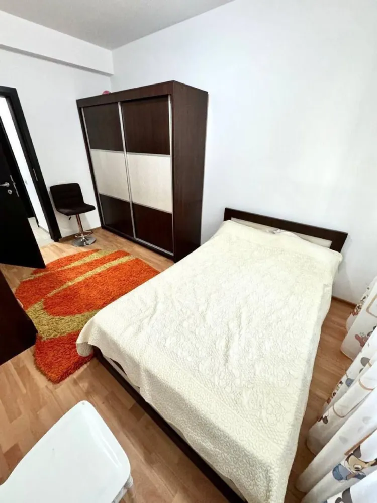 Apartament 2 camere - Militari Residence - Rezervelor - Agentie imobiliara - comision 50%

Vă propunem spre închiriere un apartament cu 2 camere, situat în Militari Residence ideal pentru cei care își doresc confort și acces rapid la facilități.

*Detalii proprietate:*

* Apartament 2 camere
* Complet mobilat și utilat, gata de mutare imediată
* Spații bine compartimentate, oferind confort și funcționalitate
* Bucătărie echipată cu electrocasnice necesare
* Ideal pentru cupluri sau persoane singure

*Avantaje locație:*

* Acces rapid la supermarketuri, restaurante și alte puncte de interes
* Aproape de mijloace de transport în comun
* Zonă liniștită, cu acces facil către București

*Condiții închiriere:*

* Se închiriază prin intermediul agenției imobiliare
* Comision: 50% din valoarea unei luni de chirie

Apartamentul este pregătit pentru noii chiriași și oferă un echilibru foarte bun între confort, locație și accesibilitate.

Pentru mai multe detalii sau programarea unei vizionări, vă stăm la dispoziție.