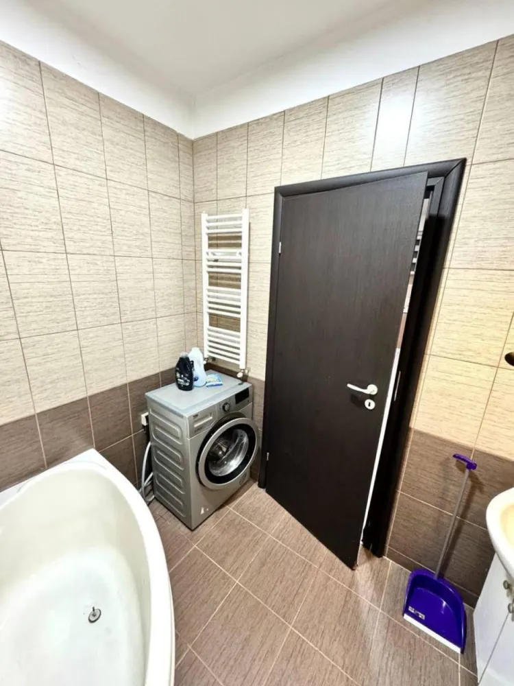 Apartament 2 camere - Militari Residence - Rezervelor - Agentie imobiliara - comision 50%

Vă propunem spre închiriere un apartament cu 2 camere, situat în Militari Residence ideal pentru cei care își doresc confort și acces rapid la facilități.

*Detalii proprietate:*

* Apartament 2 camere
* Complet mobilat și utilat, gata de mutare imediată
* Spații bine compartimentate, oferind confort și funcționalitate
* Bucătărie echipată cu electrocasnice necesare
* Ideal pentru cupluri sau persoane singure

*Avantaje locație:*

* Acces rapid la supermarketuri, restaurante și alte puncte de interes
* Aproape de mijloace de transport în comun
* Zonă liniștită, cu acces facil către București

*Condiții închiriere:*

* Se închiriază prin intermediul agenției imobiliare
* Comision: 50% din valoarea unei luni de chirie

Apartamentul este pregătit pentru noii chiriași și oferă un echilibru foarte bun între confort, locație și accesibilitate.

Pentru mai multe detalii sau programarea unei vizionări, vă stăm la dispoziție.