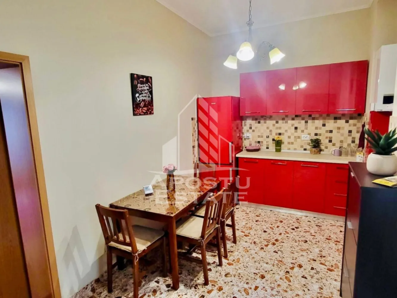 Apartament 1 camera de vânzare, zona Traian, Timisoara - Agentia imobiliara APOSTU ESTATE va propune spre vanzare un apartament cu 1 camera, renovat, situat la parterul unei curti comune, situat in zona Traian/Fabric din Timisoara, judetul Timis.
In curtea comuna regăsim 6 apartamente.
Apartamentul este amplasat la parterul unui imobil construit intre 1880-1900 si are o suprafata utila de 39 mp.
Confortul termic se realizeaza prin intermediul centralei proprii pe gaz cu sistem de incalzire prin calorifere.
Apartamentul este compartimentat astfel:

-bucatarie inchisa

-dormitor

-baie cu cabina de dus si geam de aerisire

Proprietatea se vinde cum se vede in poze si este o varianta ideala pentru familii, cuplu sau investitie.

Vecinatati: Piata Traian la 6 min de mers pe jos , mijloace de transport in comun,magazine,banci,farmacii la 6 min de mers pe jos, Iulius Mall la 11 min cu masina, Piata Unirii la 11 min cu masina, Fabrica de Bere la 4 min de mers pe jos, Facultatea de Medicina la 20 min de mers pe jos, Complexul Studentesc la 15 min de mers pe jos.

Agentia imobiliara Apostu Estate va ofera consultanta bancara gratuita prin intermediul colaboratorilor nostri pentru alegerea celui mai potrivit tip de credit, astfel incat tu sa devi noul proprietar al acestui apartament.

Va asteptam cu drag la o vizionare!
Id intern:CP3186208