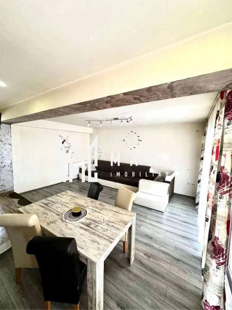 Casa 4 camere I Terasa I Selimbar - Va propunem spre vanzare o casa triplex cu 4 camere din zona Selimbar.

Locuinta cuprinde:
 parter: hol intrare, bucatarie deschisa, living cu iesire in terasa, grup sanitar de serviciu.
 etaj: hol, 2 dormitoare cu iesire in balcon, dresing, baie cu geam de aerisire.
 mansarda: dormitor, baie cu geam de aerisire.

Aferent 2 locuri de parcare.

Zona in plina dezvoltare cu acces rapid la centre comerciale, de agrement, de invatamant etc..

Pentru mai multe informatii, precizati telefonic ca ati vizionat anuntul cu ID: CP2908174