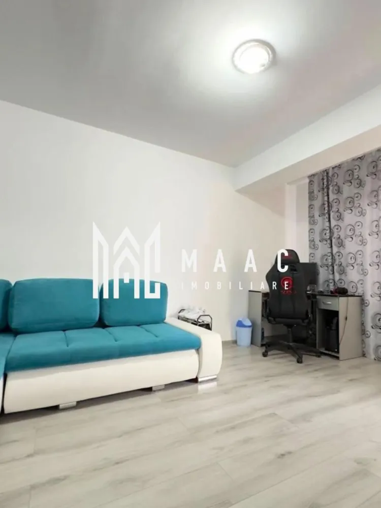 Casa 4 camere I Terasa I Selimbar - Va propunem spre vanzare o casa triplex cu 4 camere din zona Selimbar.

Locuinta cuprinde:
 parter: hol intrare, bucatarie deschisa, living cu iesire in terasa, grup sanitar de serviciu.
 etaj: hol, 2 dormitoare cu iesire in balcon, dresing, baie cu geam de aerisire.
 mansarda: dormitor, baie cu geam de aerisire.

Aferent 2 locuri de parcare.

Zona in plina dezvoltare cu acces rapid la centre comerciale, de agrement, de invatamant etc..

Pentru mai multe informatii, precizati telefonic ca ati vizionat anuntul cu ID: CP2908174