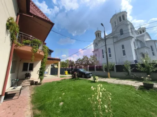 Vila de lângă Catedrala Ortodoxă ,,Sfânta Cuvioasă Parascheva"