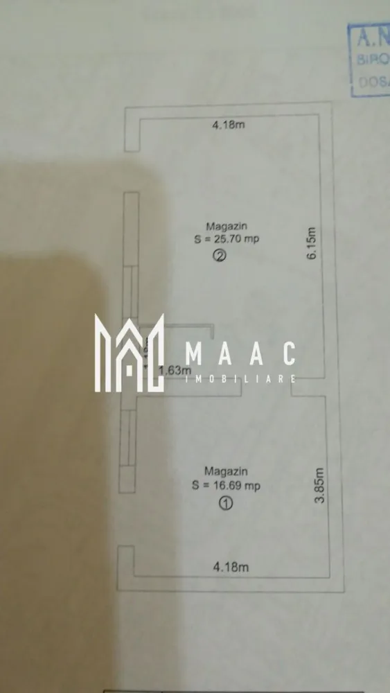 Spațiu comercial | 42,39MPU | Zona Centrală | Acces stradal - MAAC Imobiliare vă prezintă un spațiu comercial de vânzare în zona Centrală a Sibiului, ideal pentru investiție sigură cu randament imediat.

Proprietatea este amplasată într-o zonă cu trafic pietonal intens, vizibilitate foarte bună si acces direct din stradă, fiind potrivită pentru diverse activități comerciale sau de servicii.

Caracteristici:
Suprafață utiă: 42,39 mp

Acces direct din stradă

Două intrări separate, ideal pentru compartimentare sau flux diferit de clienți

Grup sanitar propriu

Spațiu bine întreținut

Vitrina stradală, cu expunere bună către trafic pietonal
Posibilitate de preluare cu chiriasi existenți

Datorita amplasării centrale și configurației, spațiul este potrivit pentru:
magazin de prezentare

salon de înfrumusețare

cabinet medical sau stomatologic

birou de servicii

agenție, showroom sau punct de lucru

Avantaje locație:
Zonă cu vad comercial excelent

Aproape de principalele puncte de interes ale orașului

Pentru mai multe detalii precizați telefonic că ați văzut anunțul cu codul de identificare al proprietății ID: CP2909009.