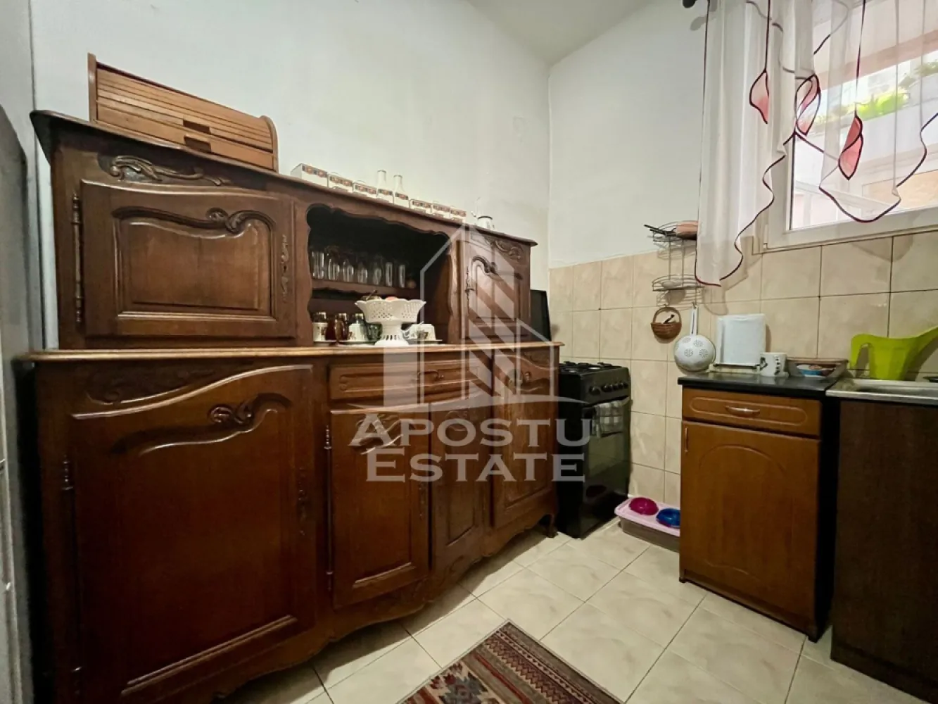 Casa cu 6 camere, pe doua nivele, zona Lipovei, Timisoara
