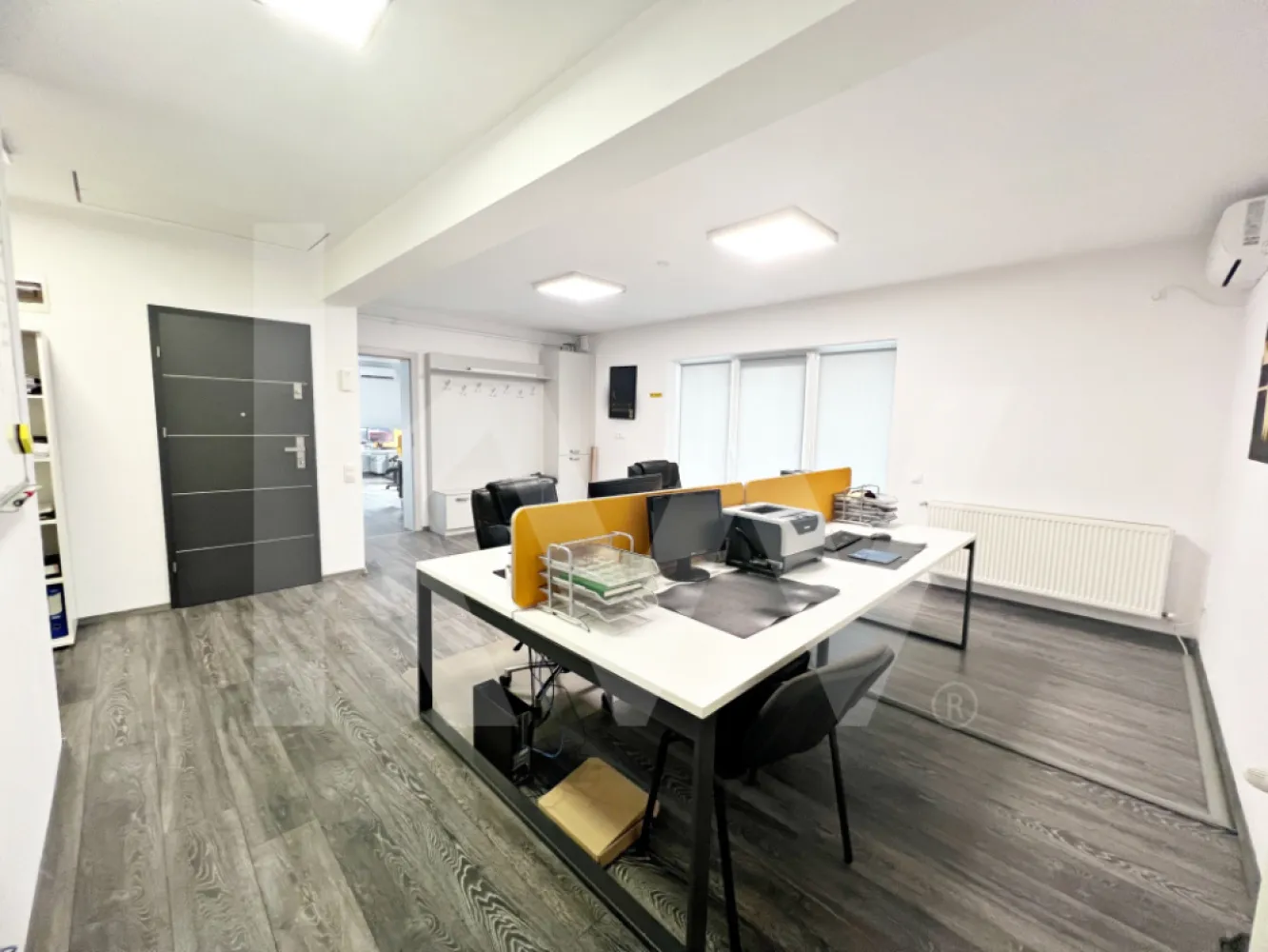 Casă mare cu teren generos – perfect împărțită pentru birouri sau 4 apartamente