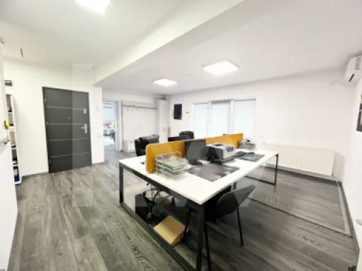 Casă mare cu teren generos – perfect împărțită pentru birouri sau 4 apartamente