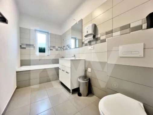 Casă mare cu teren generos – perfect împărțită pentru birouri sau 4 apartamente