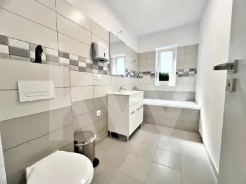 Casă mare cu teren generos – perfect împărțită pentru birouri sau 4 apartamente