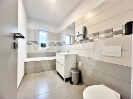Casă mare cu teren generos – perfect împărțită pentru birouri sau 4 apartamente