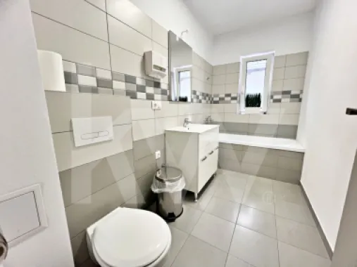 Casă mare cu teren generos – perfect împărțită pentru birouri sau 4 apartamente