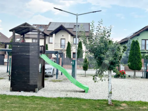 Casă mare cu teren generos – perfect împărțită pentru birouri sau 4 apartamente