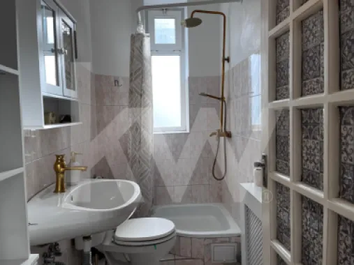 Apartament 3 camere de închiriat – liniște, accesibilitate și viață urbană