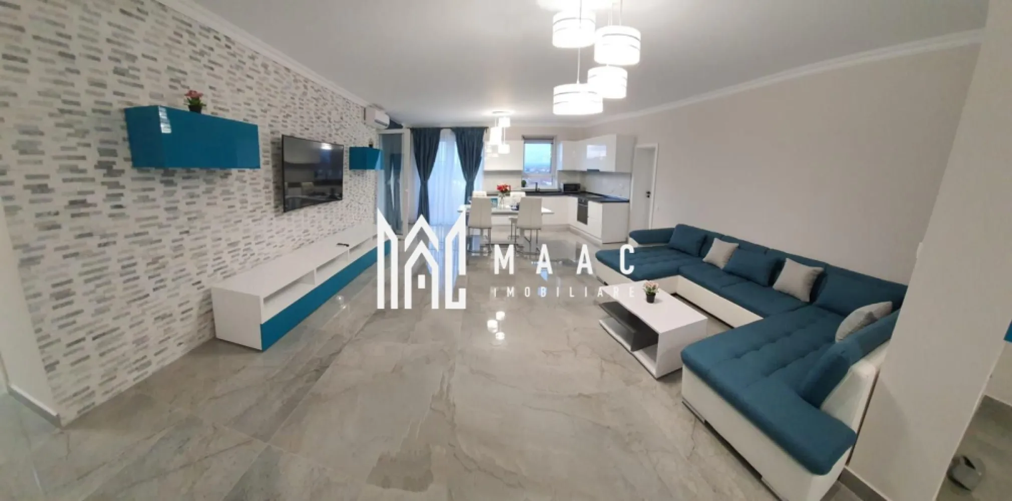 Apartament 2 camere I Decomandat I I Etaj I I Balcon I - MAAC Imobiliare vă propune spre închiriere un apartament de lux cu 2 camere, situat într-o zonă centrală premium a orașului Sibiu, cu vedere spectaculoasă către Munții Făgăraș și Păltiniș.

Situat la etajul 3 al unui imobil cu regim de înălțime P+4, finalizat în anul 2020, acest apartament oferă o suprafață totală de 90 mp, împărțită inteligent într-un regim semidecomandat.

 Compartimentare:

 Living generos, mobilat complet în stil modern – lux

 Bucătărie open-space, complet mobilată și echipată cu electrocasnice de calitate superioară

 Dormitor matrimonial mobilat cu piese de design premium

 Baie principală cu acces din dormitor

 Grup sanitar de serviciu

 Terasă spațioasă de 12 mp, ideală pentru relaxare

 Dotări și beneficii:

 Încălzire în pardoseală cu centrală proprie – eficiență termică ridicată

 loc de parcare propiu inclus

 Boxă de depozitare la subsolul blocului

 Finisaje de lux, mobilier și echipamente atent selecționate

 Imobil modern, cu vecini de calitate și zonă liniștită

 Localizare excelentă:
Apartamentul este amplasat într-o zonă centrală, în plină dezvoltare, având în imediata vecinătate toate facilitățile necesare unei familii moderne:

 Unități de învățământ (grădinițe, școli, licee)

 Centre comerciale și Mall Promenada

 Săli de fitness, locuri de joacă, parcuri

 Acces facil la mijloacele de transport în comun

Pentru mai multe informatii specificati ca ati vazut anuntul cu ID: CP2606776