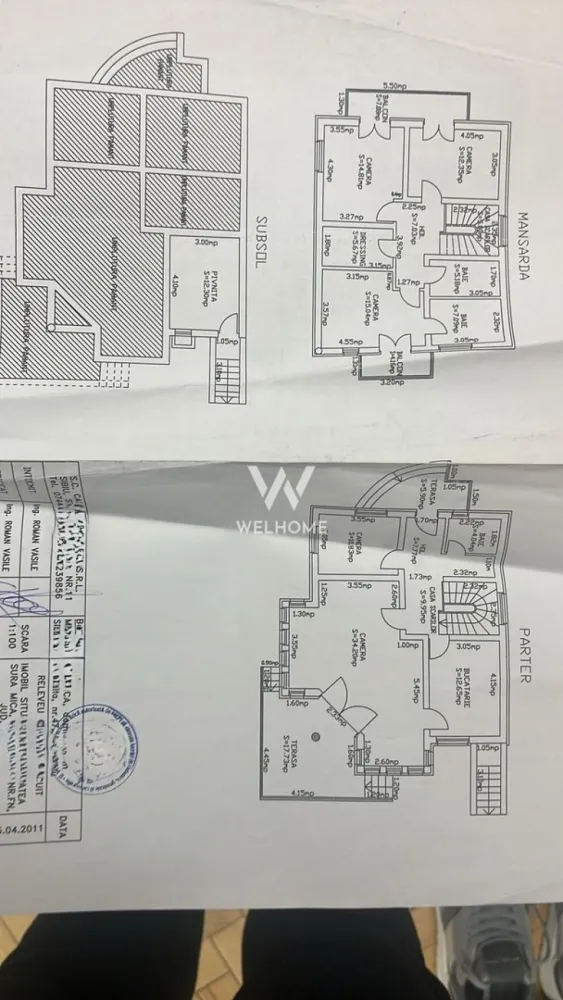 Casa individuala cu pivnita in Sura Mica, zona Salii de sport - Sibiu - Va propunem spre vanzare o casa frumoasa situata in Sura Mica, zona salii de sport, a scolii.

Casa individuala compusa din:
Pivnita de 12.3 mp.
Parter: birou, baie, camara, living, bucatarie, terasa
Mansarda: Trei dormitoare, 2 bai (dormitor matrimonial cu baie proprie), dressing.
Filigorie cu zona de gatit si WC
Garaj pentru 2 masini
Suprafata totala teren - 661 mp
Suprafata curte libera - 463 mp

Se vinde mobilata si utilata ca in poze

Pret: 345000 euro