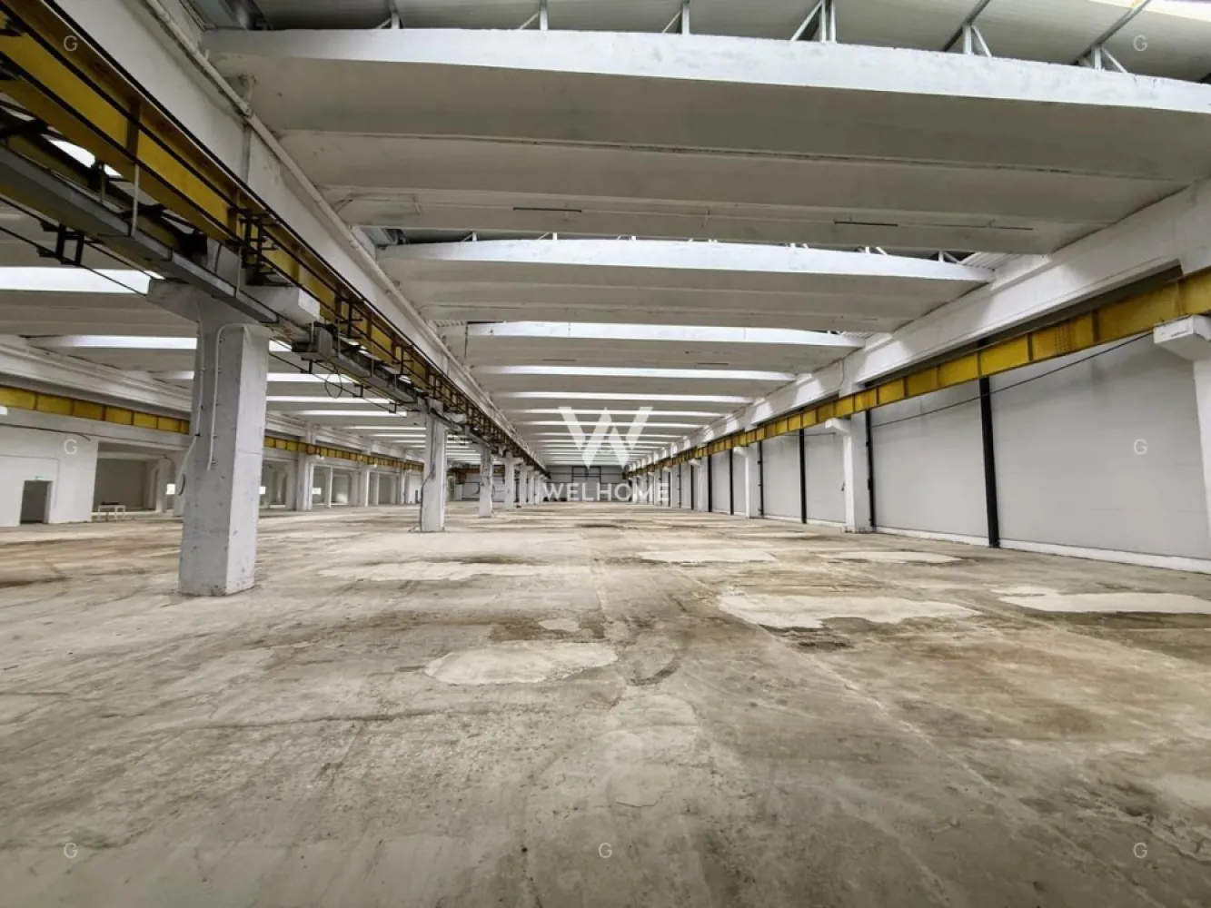 SPATIU INDUSTRIAL, 6857 MP - recent renovat-pod rulant-1000kw - Marsa - Hala industriala - modernizata in 2024 -situata in parcul industrial din sat Marșa, oras Avrig, jud. Sibiu -cu acces din DJ 105 G.

- Acces Spatii - drum betonat - Auto, Auto marfa, Tir, Pietonal

- Spatiul este pretabil pentru activitati de Productie, Logistica, Depozitare sau Distributie.

Specificatii tehnice - cladire clasa B:
-hala in cadre imbracate cu panou si sandwich de 10cm si 8cm
- suprafata totala 6857 mp, inclusiv birouri si grupuri sanitare
- stalpi si grinzi de beton, grid 11,4 x 17,3 m
- pardoseala beton - capacitate 6 tone/mp
- inaltime utila hala - 7.7 m
- hala cu trei poduri rulante:
2 buc x 12,5 tone inaltime pana la carlig 5,51 m
1 buc x 5 tone inaltime pana la carlig 4,96 m
- doua macarale la sol cu brat rotativ de 2 tone
- înălțime utila pod rulant: 5.52 m
- porți industriale 4.47 m/ 5.84 m
- usi industriale automatizate de tip drive-in
- iluminat industrial tip LED
- alimentare electrica, contoare separate
- alimentare apa industriala
- posibilitate legare la reteaua de alimentare cu gaze naturale, reteaua de telefonie si internet.

- Pretul de inchiriere afisat este unul informativ pentru un spatiu cu dotari standard si nu include costurile operationale, impozitul pe proprietate si asigurarea cladirii.
- Pretul de inchiriere final se stabileste dupa analiza detaliata a tuturor cerintelor chiriasului si functie de nivelul investitiilor necesare in eventuale dotari suplimentare precum si de durata contractuala asumata de catre chirias.