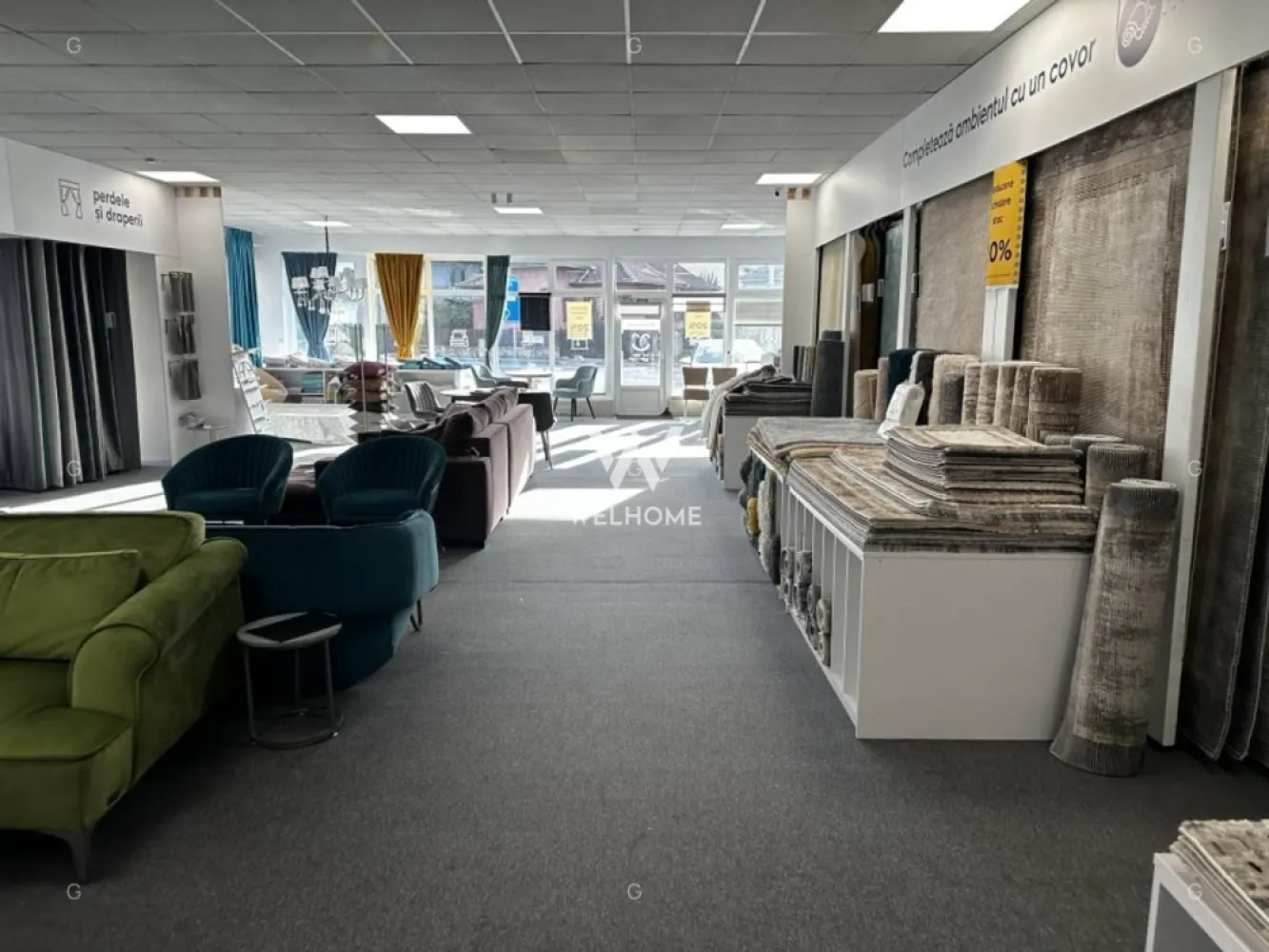 Showroom 300mp Soseaua Alba Iulia cu vitrina mare - DE ÎNCHIRIAT – SPAȚIU COMERCIAL PREMIUM 
Poziție excelentă | Trafic intens | Vitrină 30 m
Îți prezentăm un spațiu comercial premium, situat la parter, pe una dintre cele mai circulate artere din oraș – oferind vizibilitate maximă și expunere ideală pentru orice tip de business. Potrivit atât pentru extindere, relocare, cât și pentru un nou start într-o zonă de top! 
CARACTERISTICI PRINCIPALE: Spațiu comercial / showroom modern și elegant Parter, acces direct din stradă 🚶‍♂️ Configurație open-space, luminos, ușor de compartimentat Vitrină panoramică – aprox. 30 m Terasă privată cu parcare dedicată – aprox. 30 mp
DETALII TEHNICE: Înălțime: 3 m (tavan casetat) / până la 6 m (acoperiș) – posibilitate mezanin Utilități complete: curent, apă, gaz, internet Acces marfă separat, ideal pentru aprovizionare rapidă și logistică eficientă 
POTENȚIAL DE BUSINESS: Ideal pentru: Showroom-uri – mobilier, design interior, echipamente Servicii – clinică medicală, stomatologie, birouri Retail premium – magazin flagship sau produse de lux.